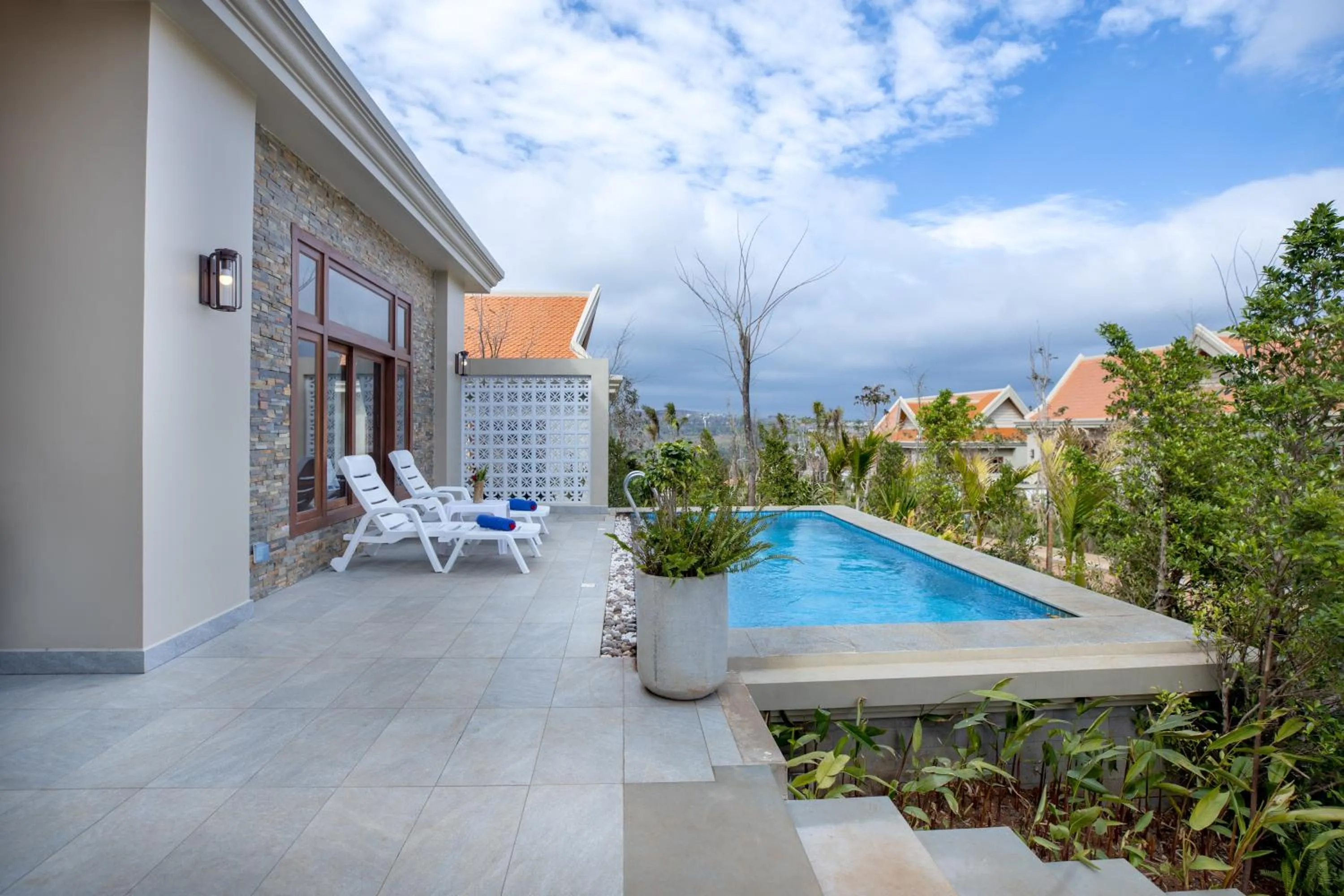Pool view in KNN Luxury Hill