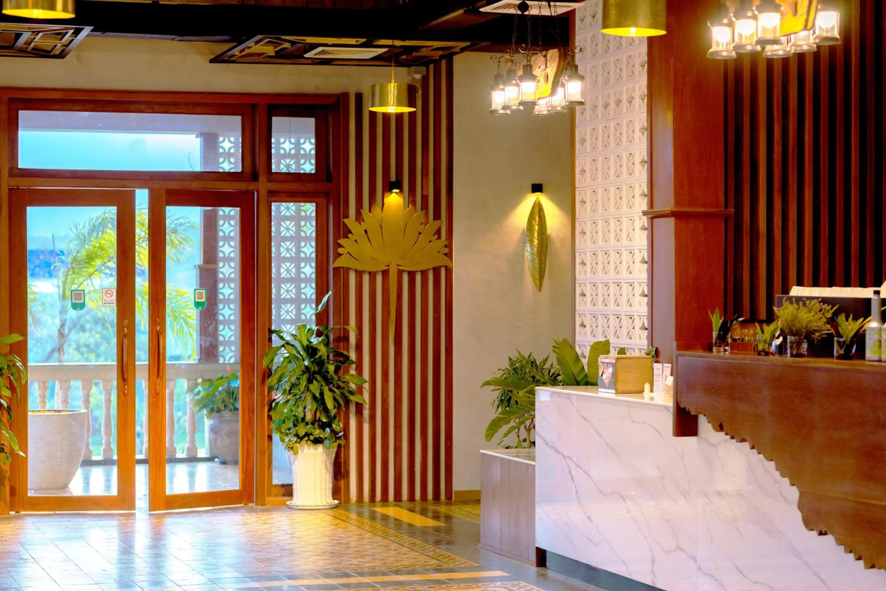 Restaurant/places to eat in KNN Luxury Hill