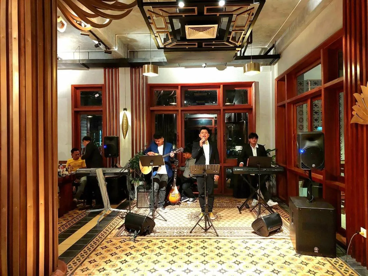 Restaurant/places to eat in KNN Luxury Hill