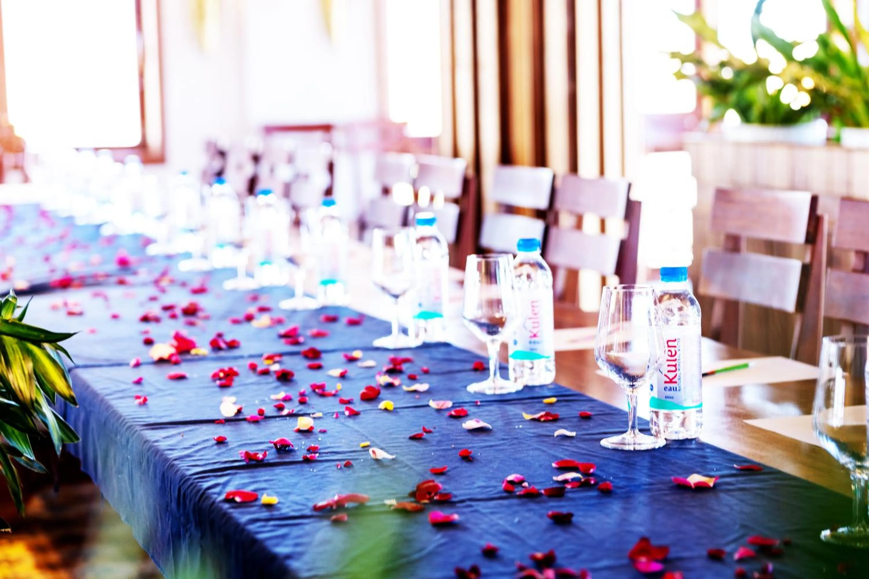 Restaurant/places to eat in KNN Luxury Hill