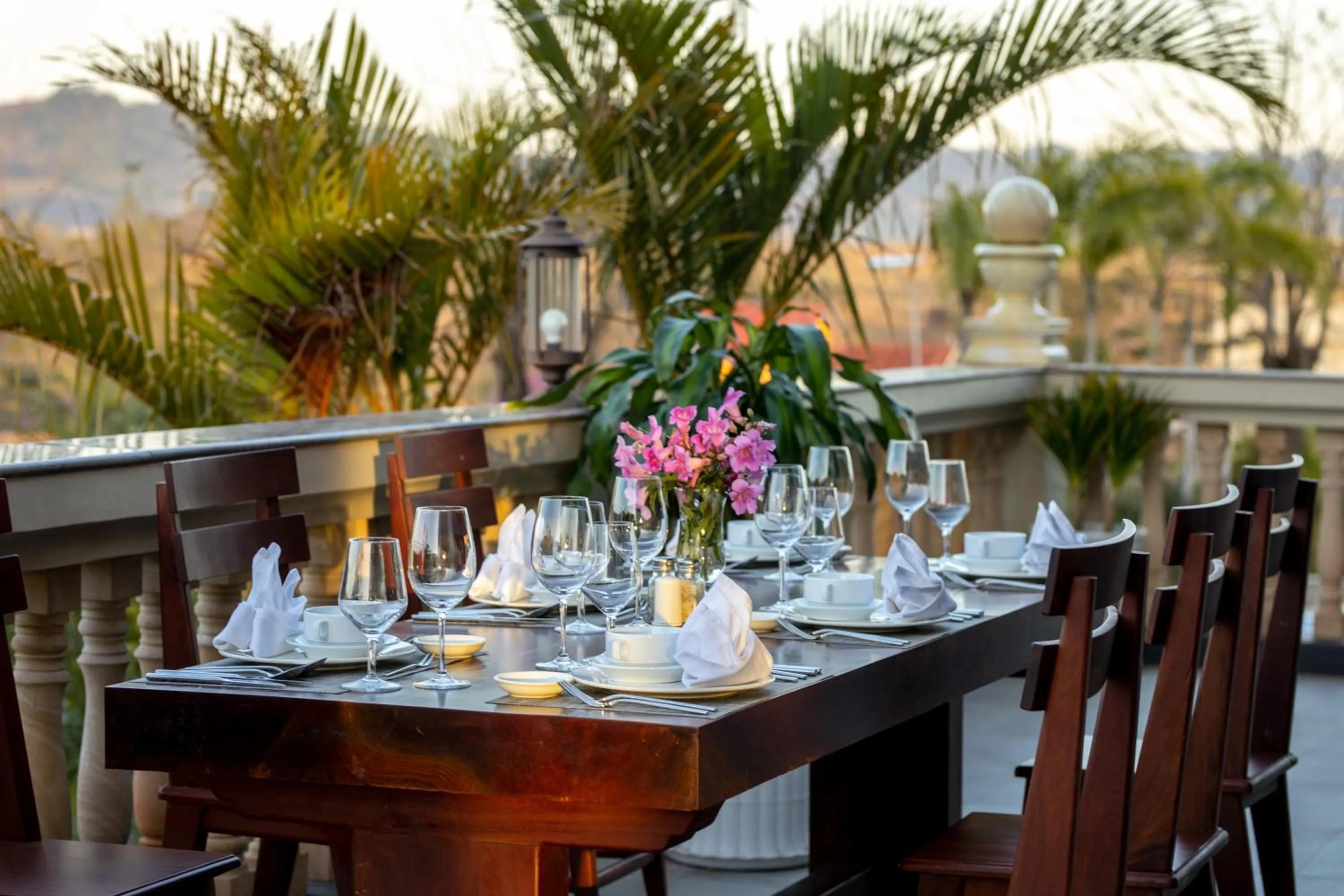 Restaurant/places to eat in KNN Luxury Hill