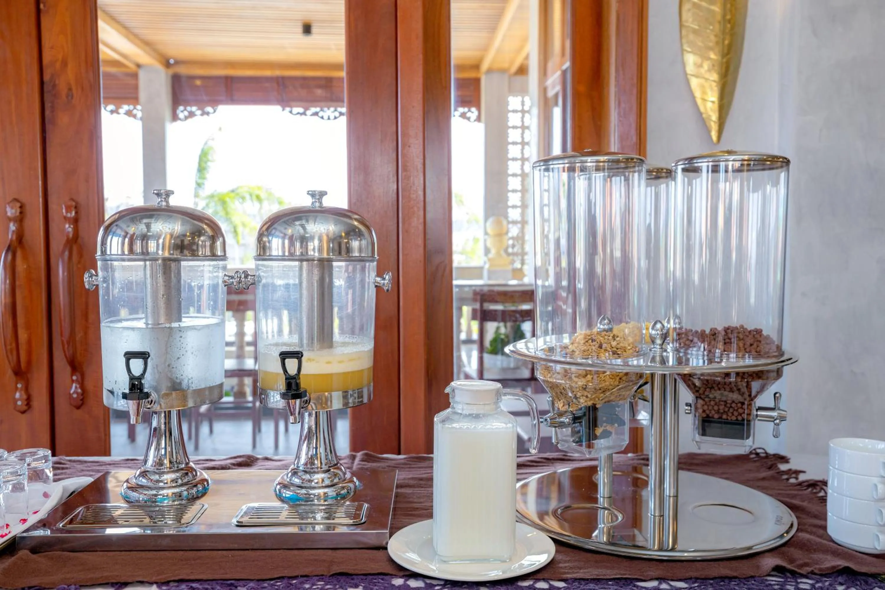 Food and drinks in KNN Luxury Hill