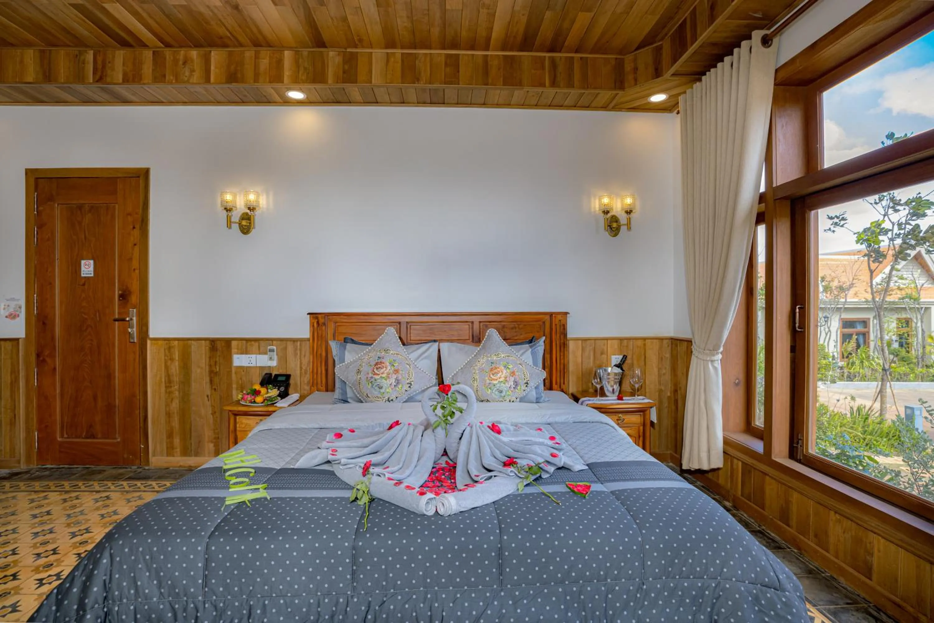 Bedroom, Bed in KNN Luxury Hill