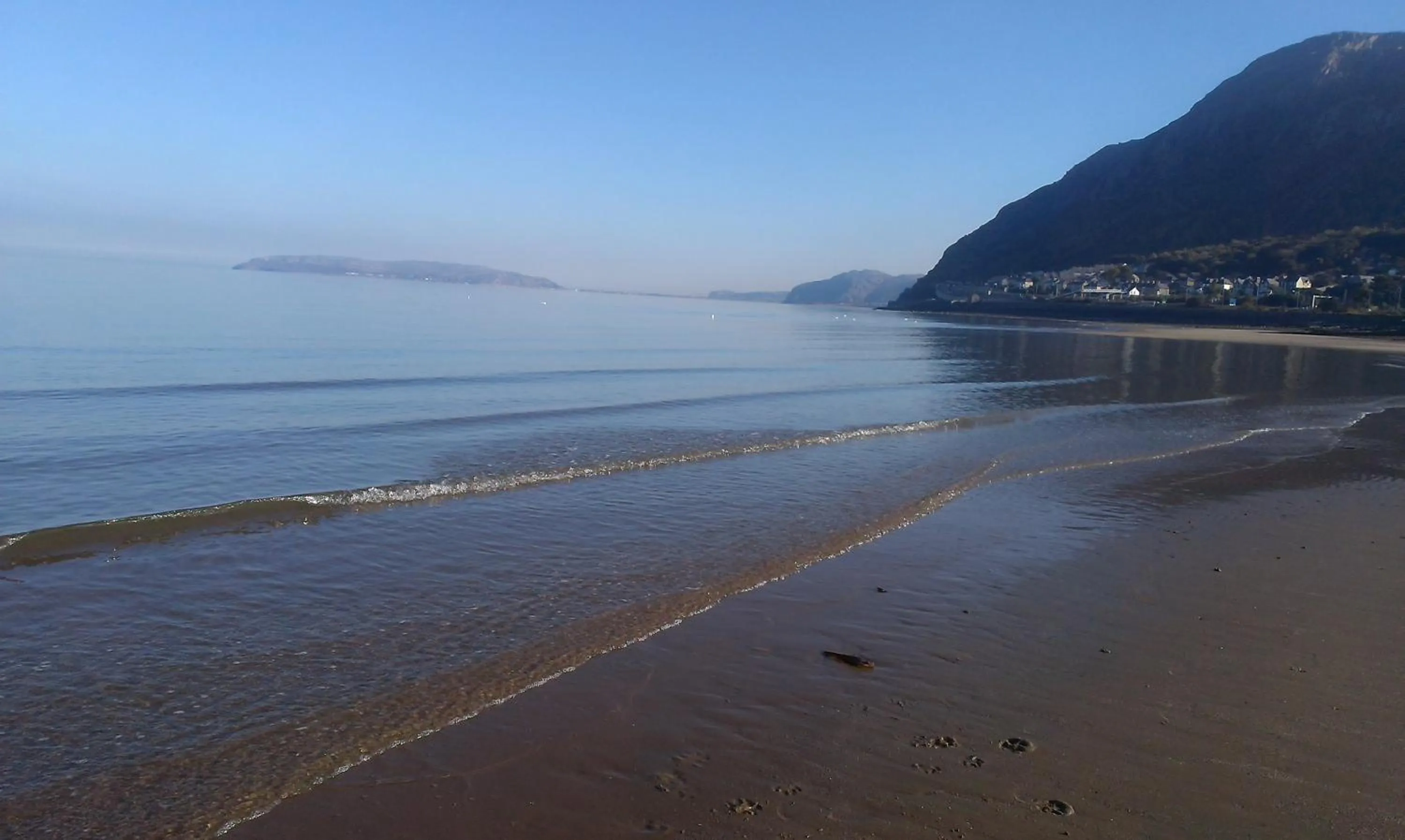 Beach in Min y Don Guest House