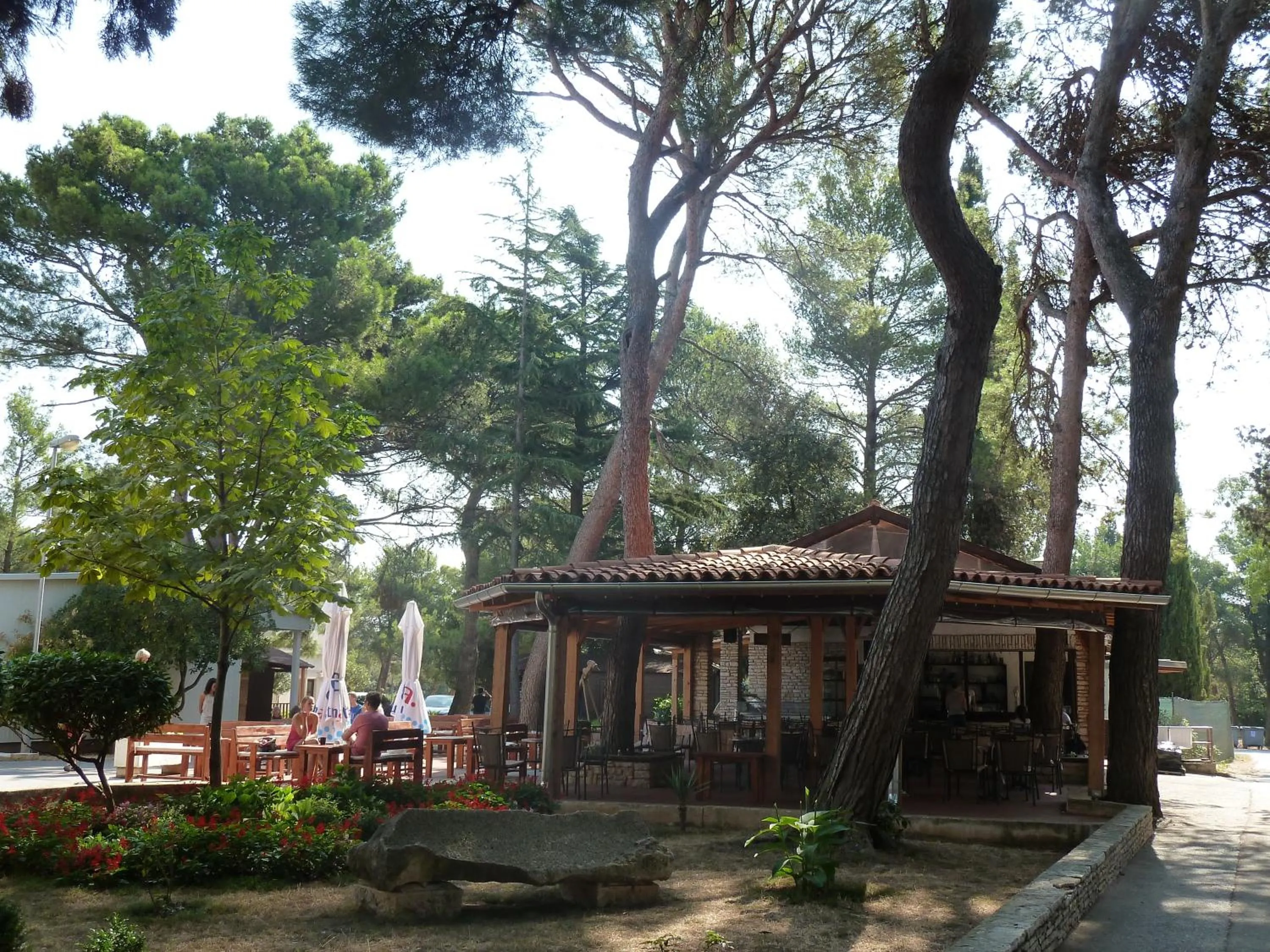 Restaurant/places to eat in Happy Camp Mobile Homes in Brioni Sunny Camping