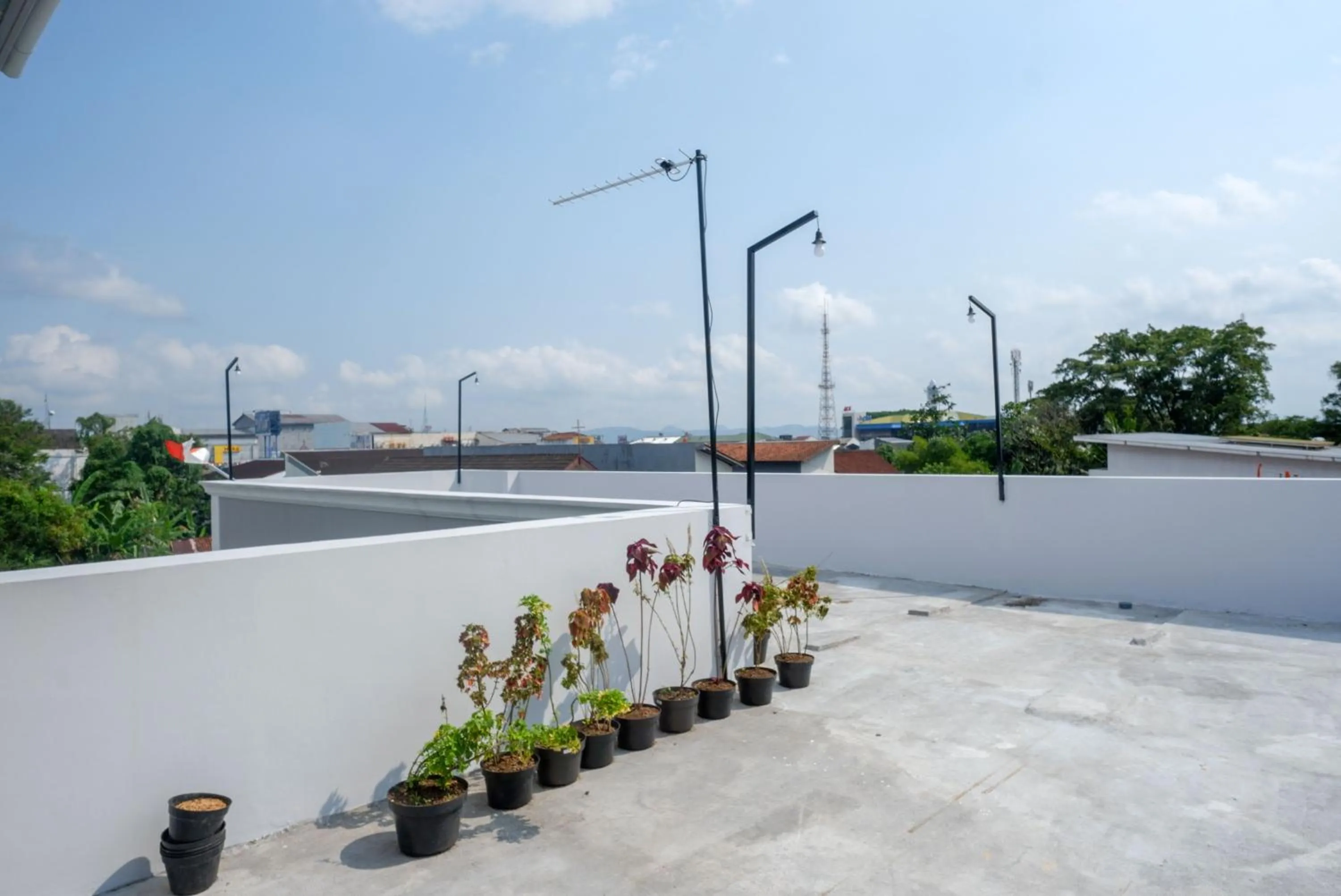 Balcony/Terrace in RedDoorz near Rita Supermall Purwokerto 2