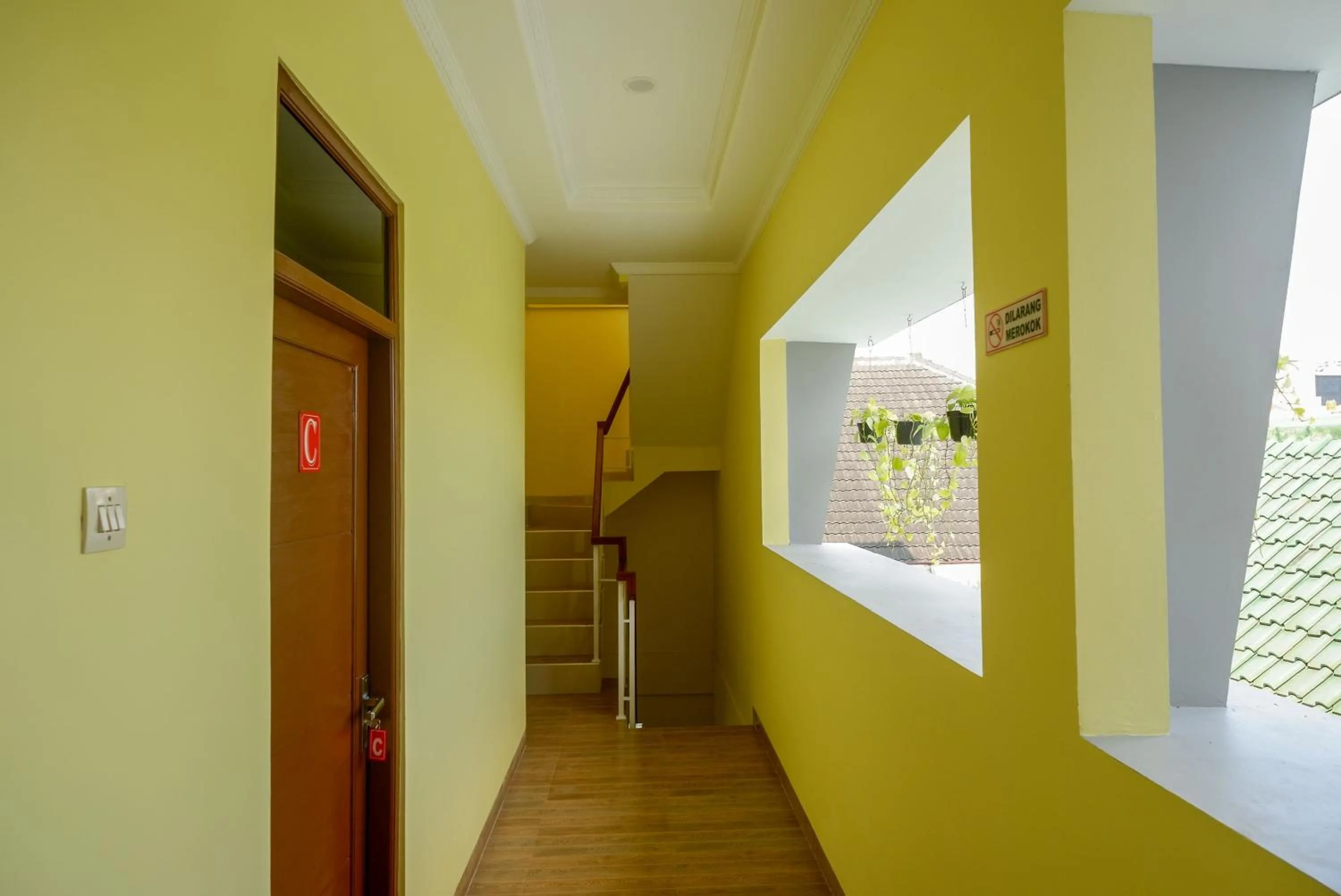 Property building in RedDoorz near Rita Supermall Purwokerto 2