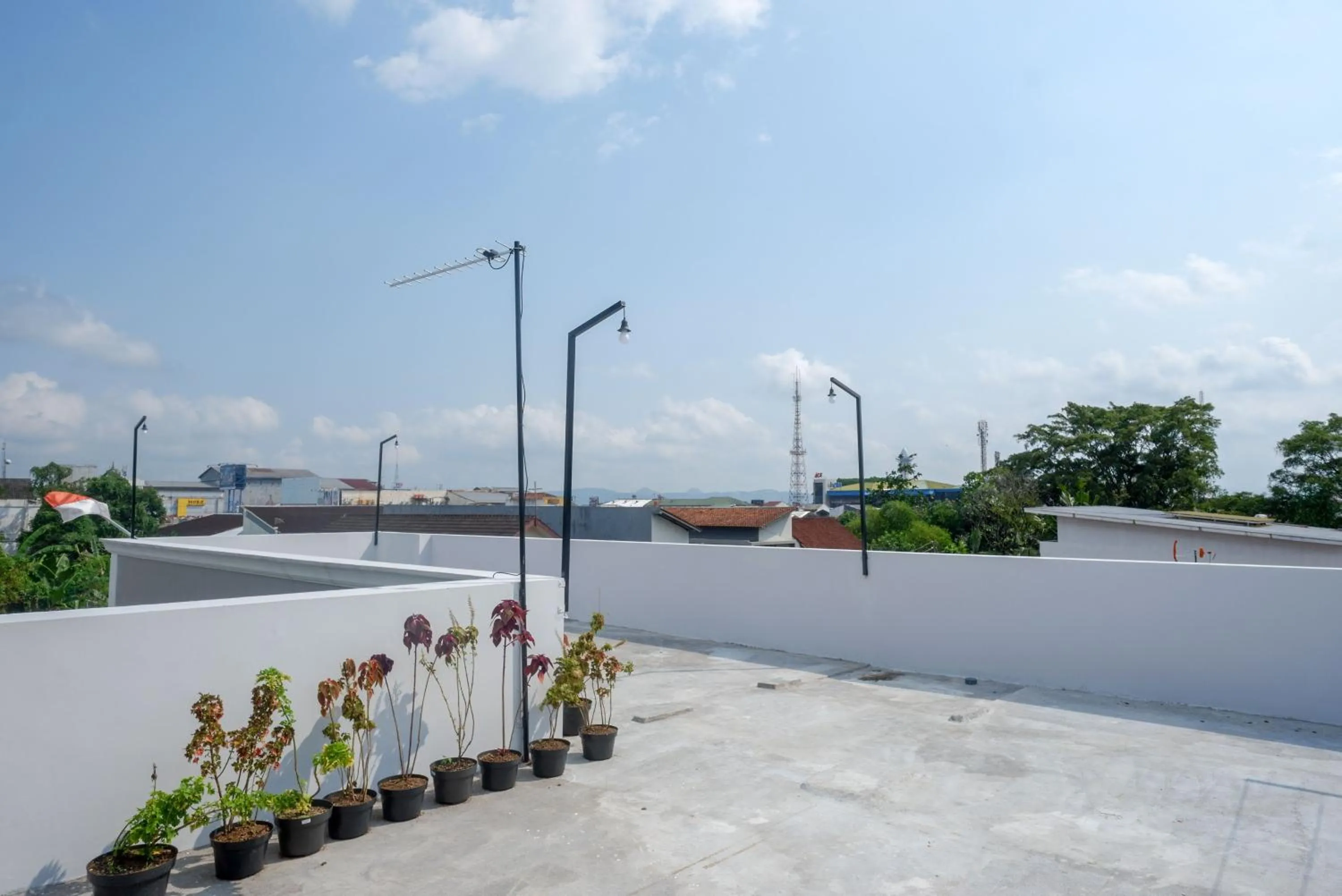 Balcony/Terrace in RedDoorz near Rita Supermall Purwokerto 2