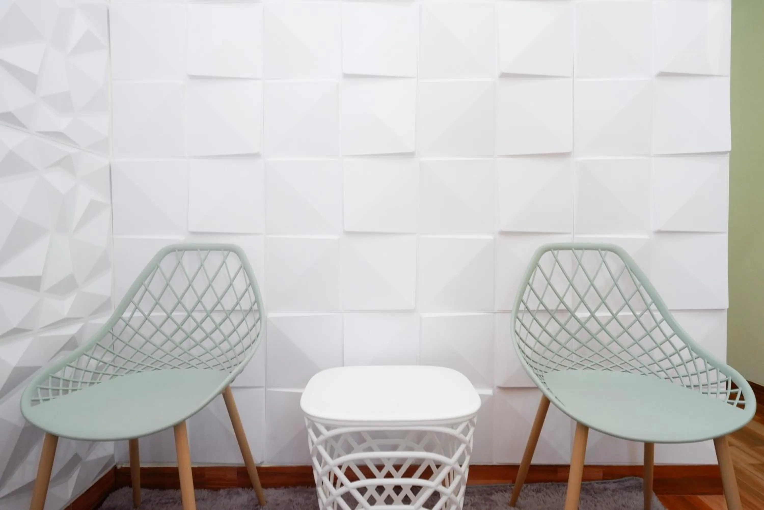 Living room in RedDoorz near Rita Supermall Purwokerto 2