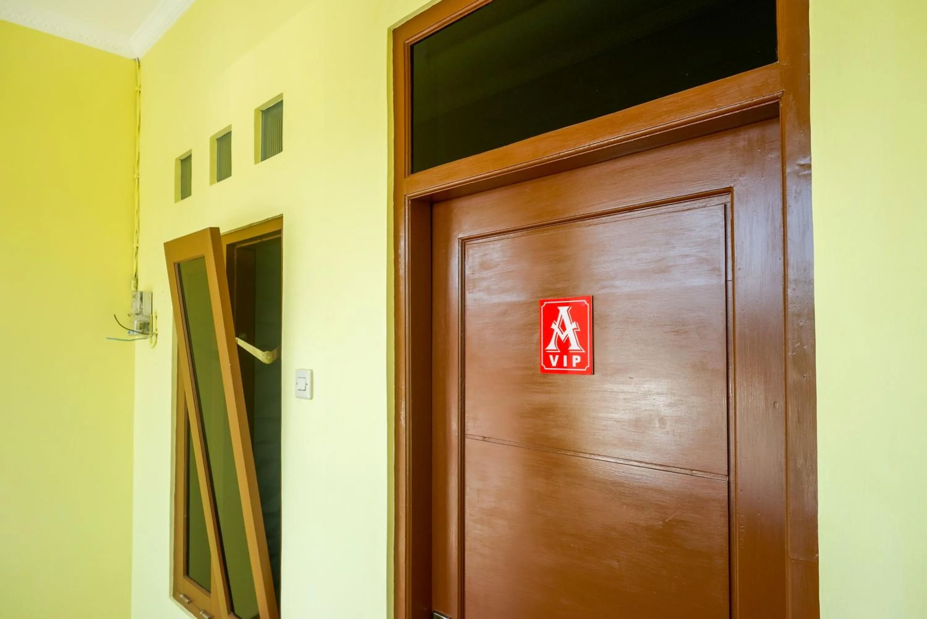 Property building in RedDoorz near Rita Supermall Purwokerto 2