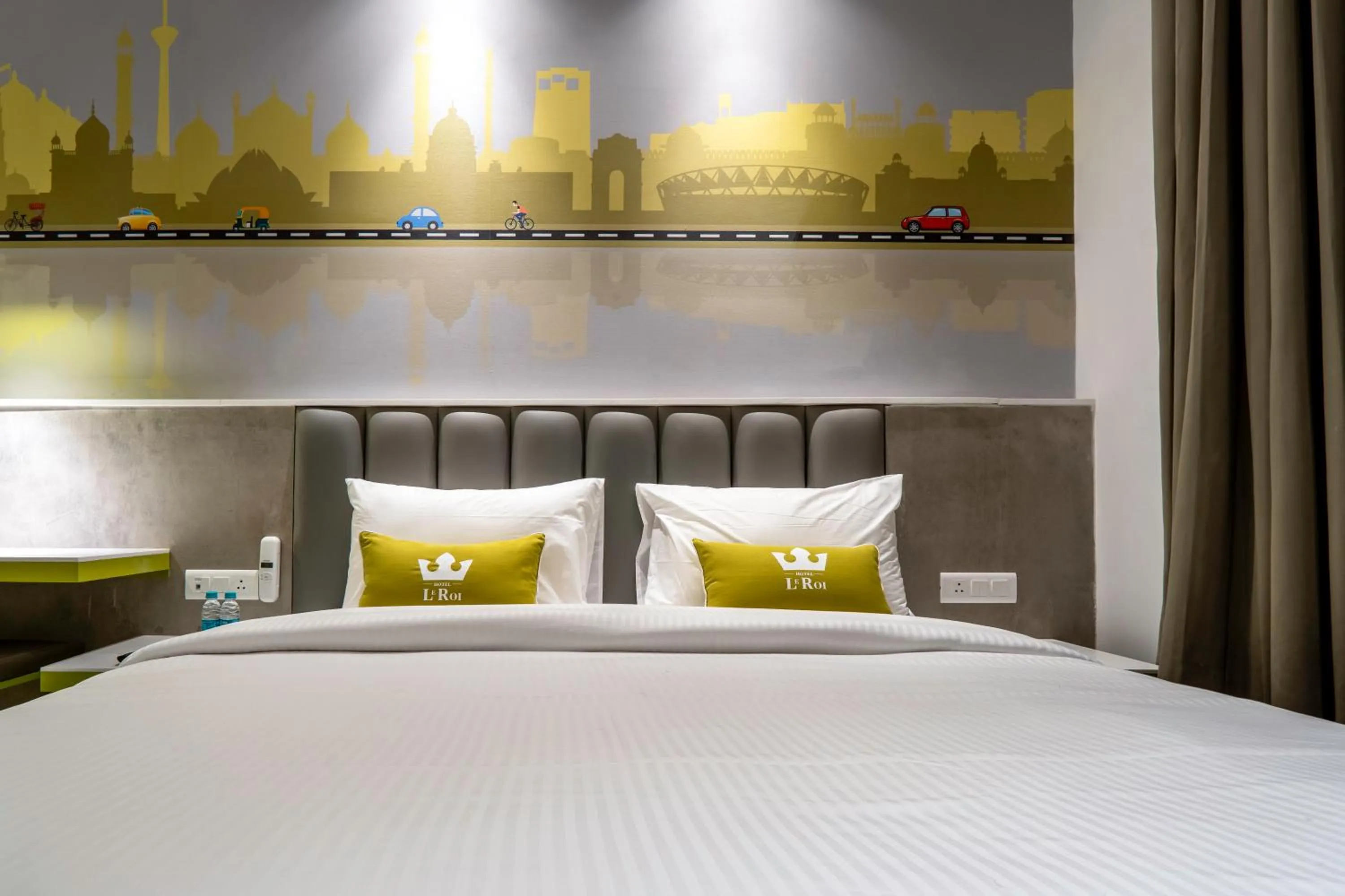 Bed in Le ROI Express Paharganj