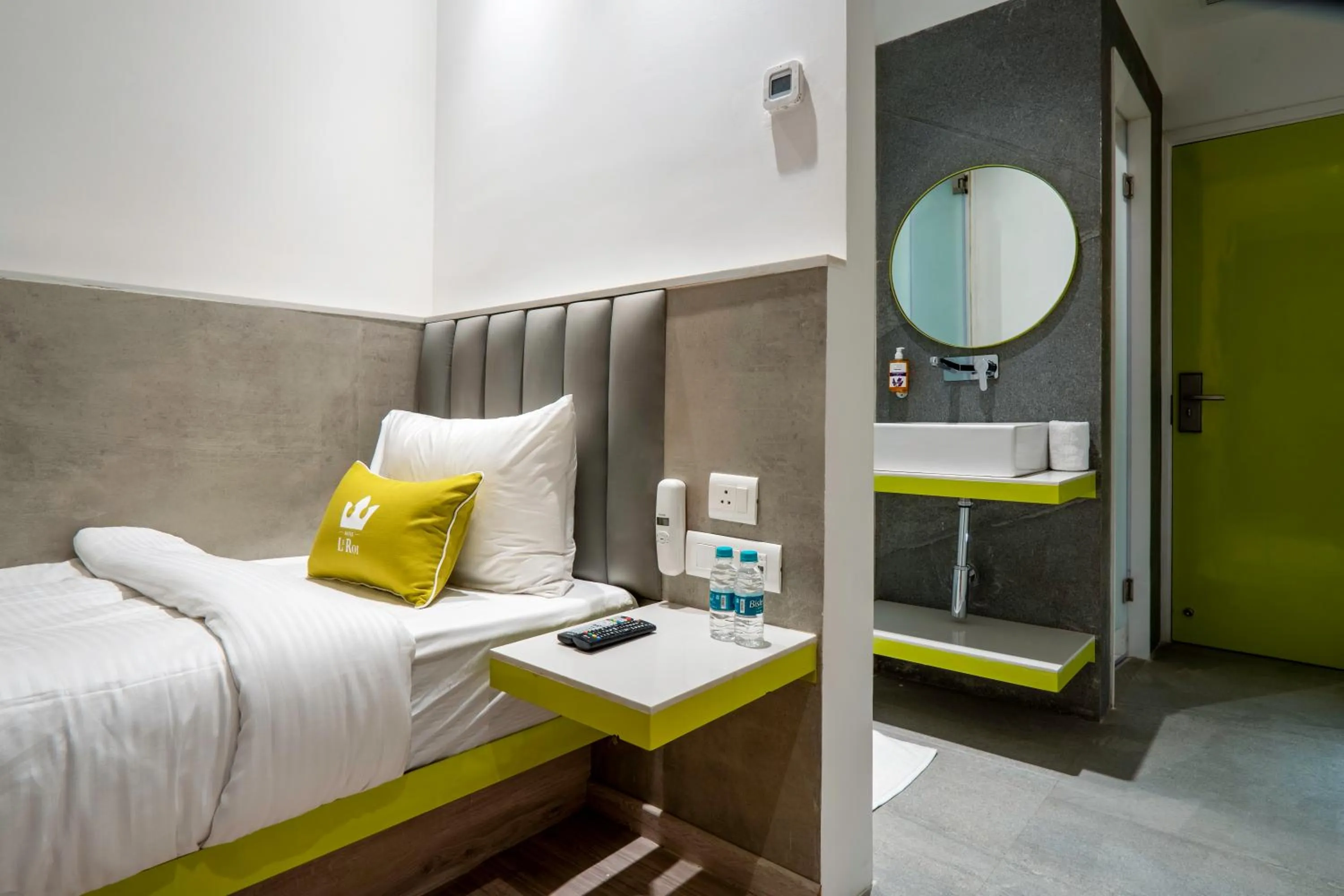 Bedroom, Bed in Le ROI Express Paharganj