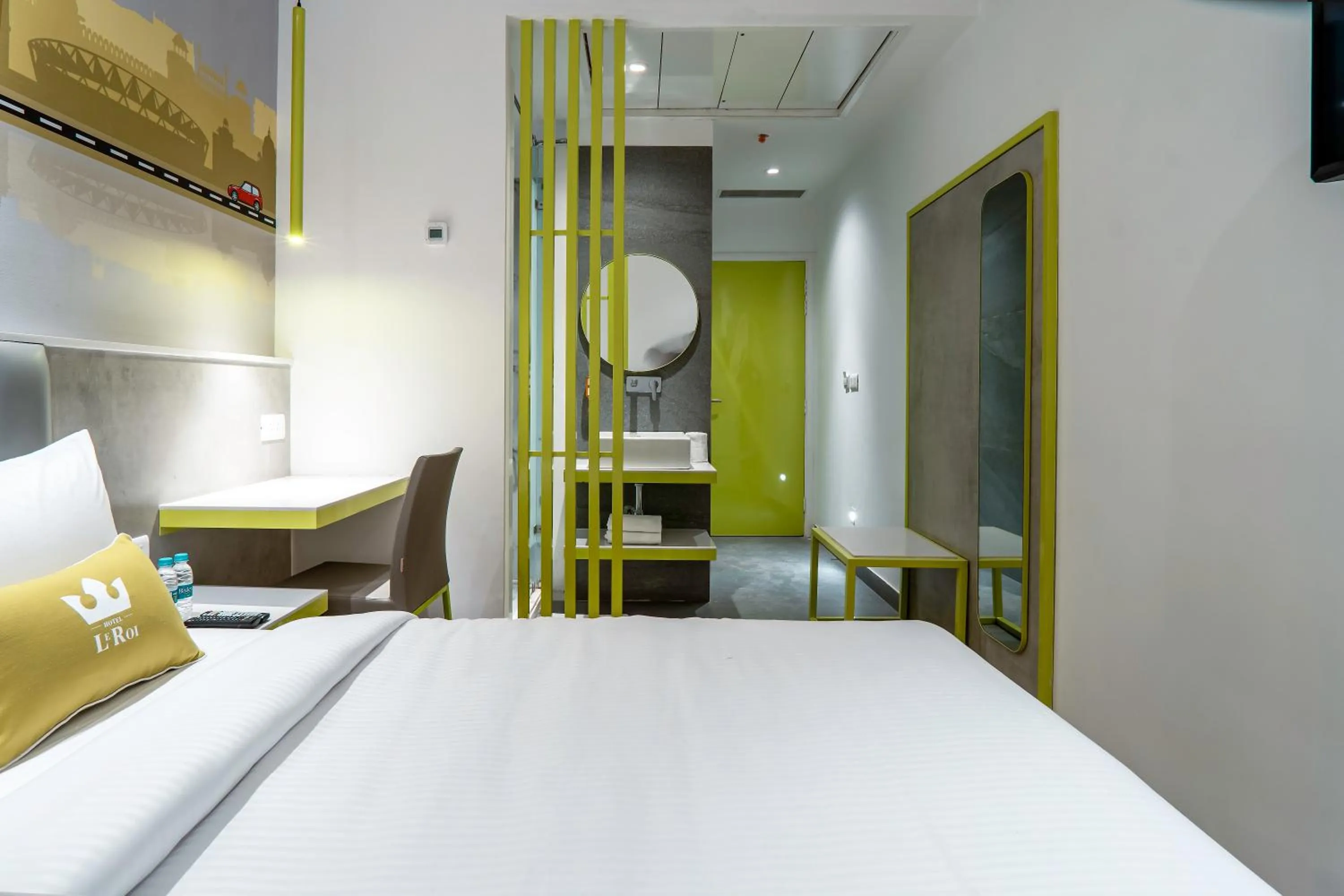 Bedroom, Bed in Le ROI Express Paharganj