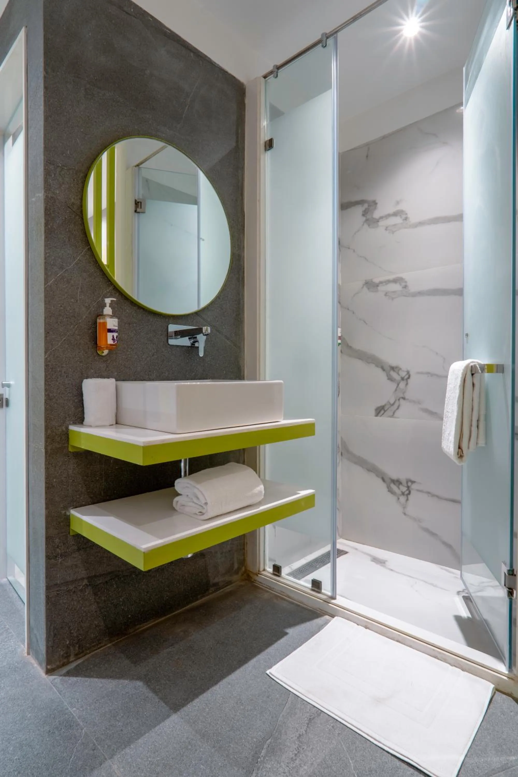 Bathroom in Le ROI Express Paharganj