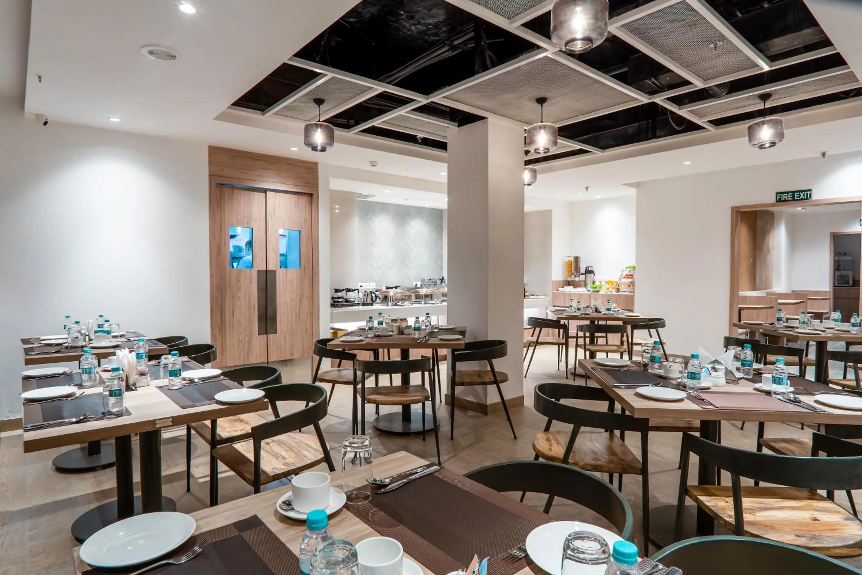 Restaurant/places to eat in Le ROI Express Paharganj