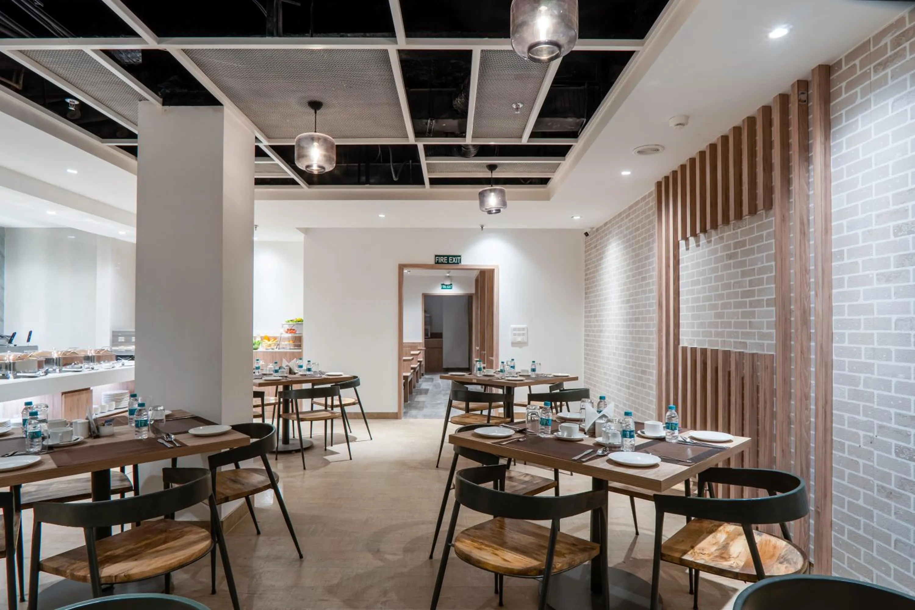 Restaurant/places to eat in Le ROI Express Paharganj