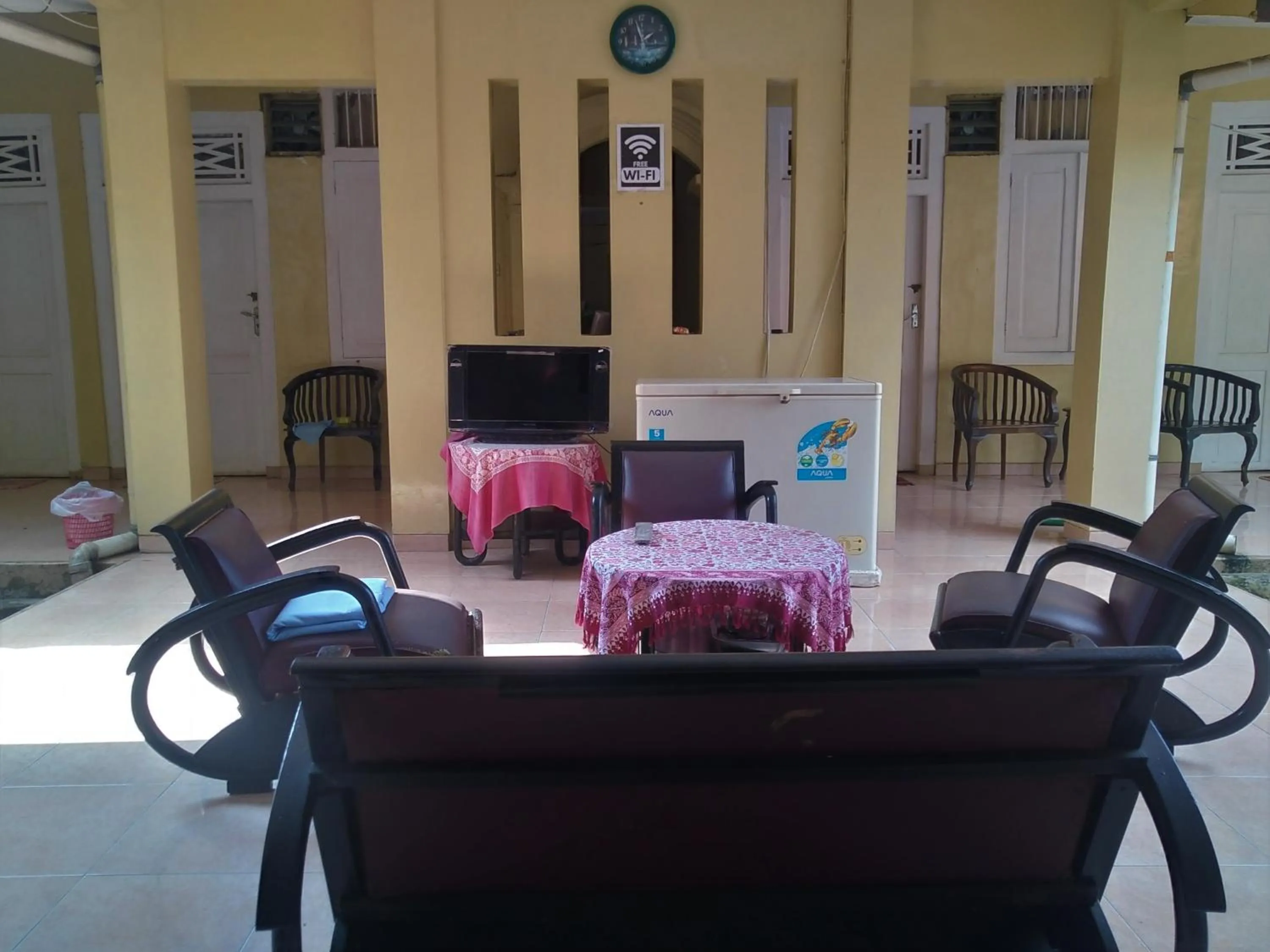 Living room in Hotel Pekalongan Syariah Mitra RedDoorz