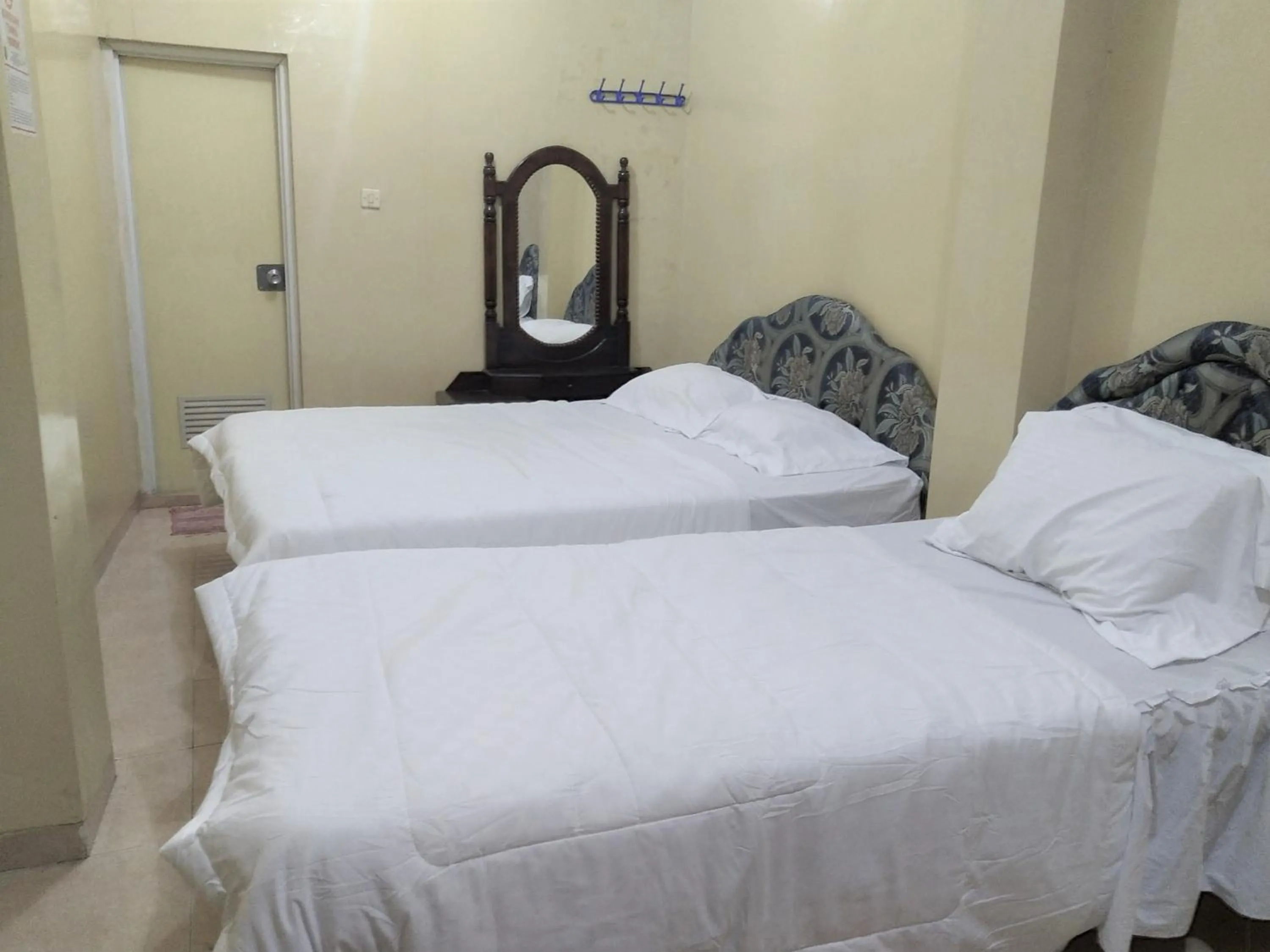 Bedroom, Bed in Hotel Pekalongan Syariah Mitra RedDoorz