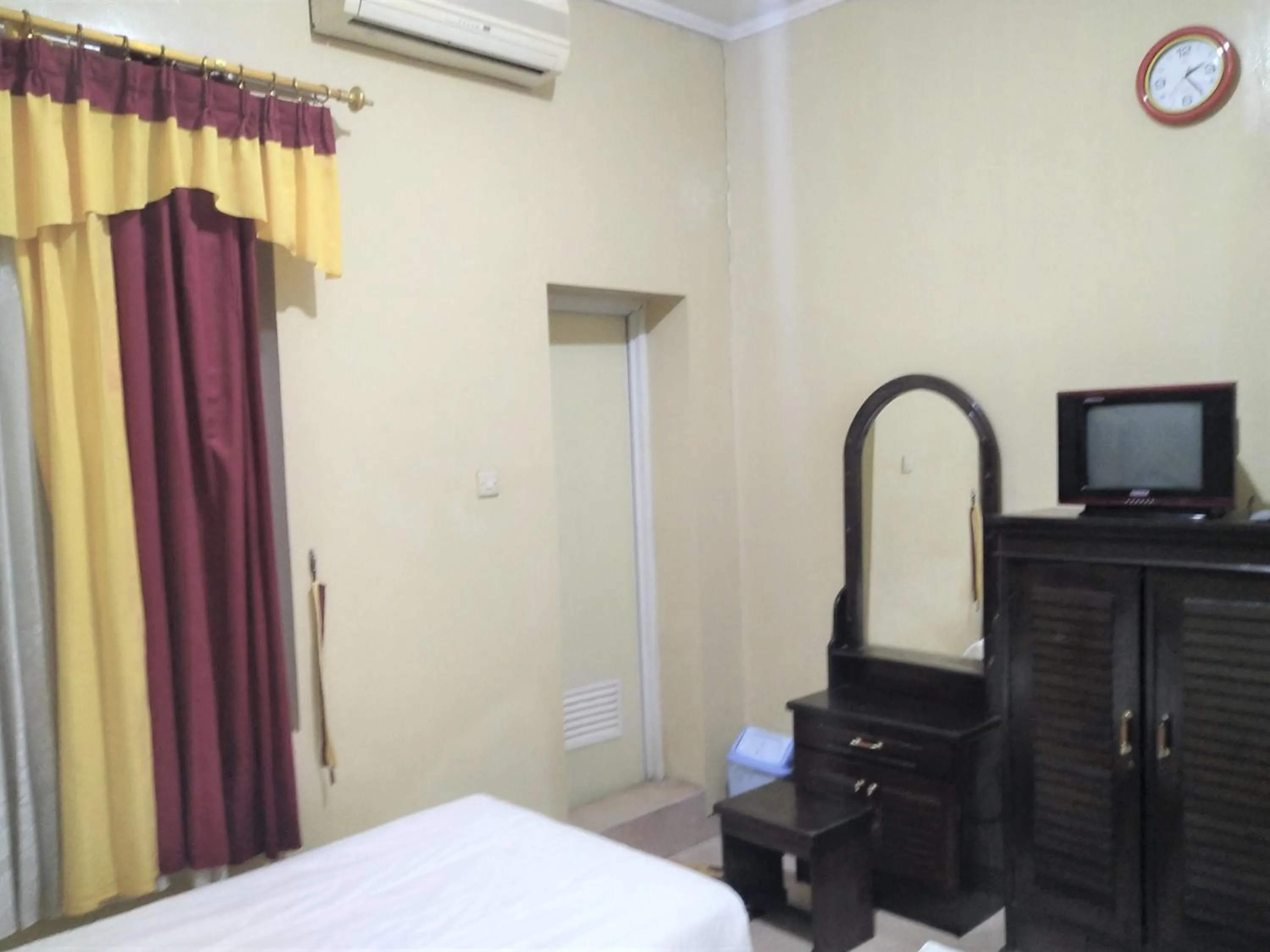 Bedroom, Bed in Hotel Pekalongan Syariah Mitra RedDoorz