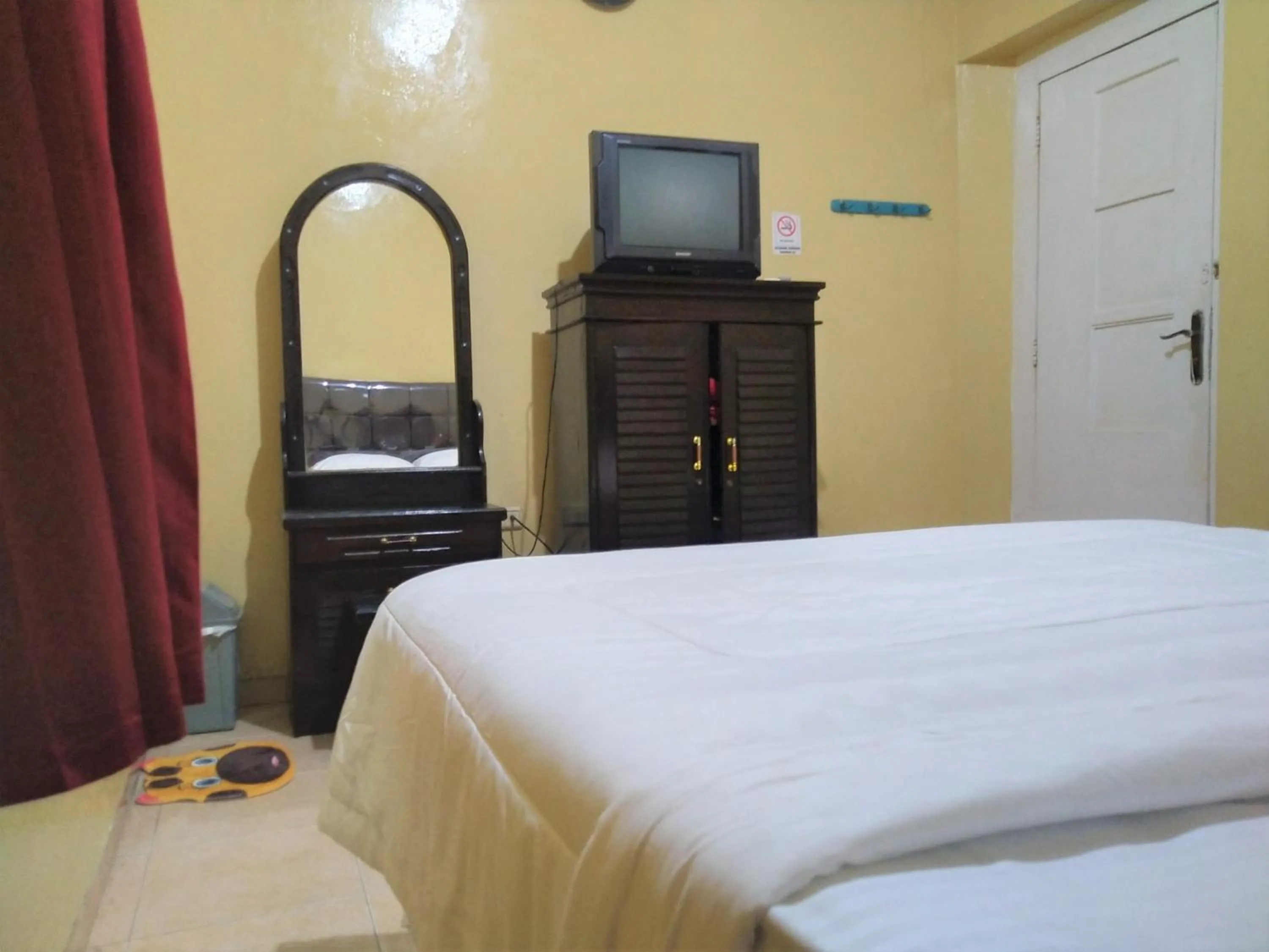 Bedroom, Bed in Hotel Pekalongan Syariah Mitra RedDoorz