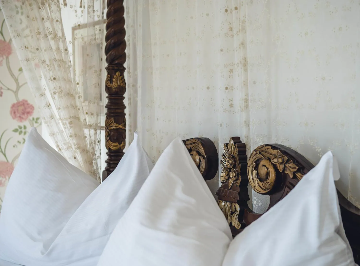 Bed in Relais & Chateaux Hotel Castel Fragsburg