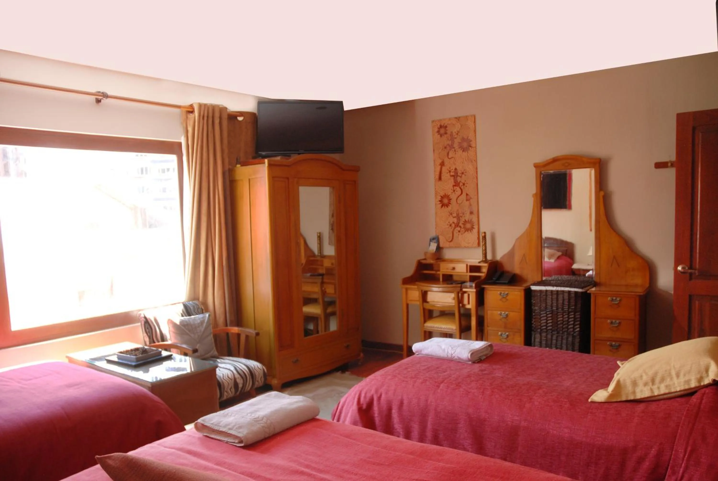 Standard Triple Room with Private Bathroom - single occupancy in Rendezvous Hostal