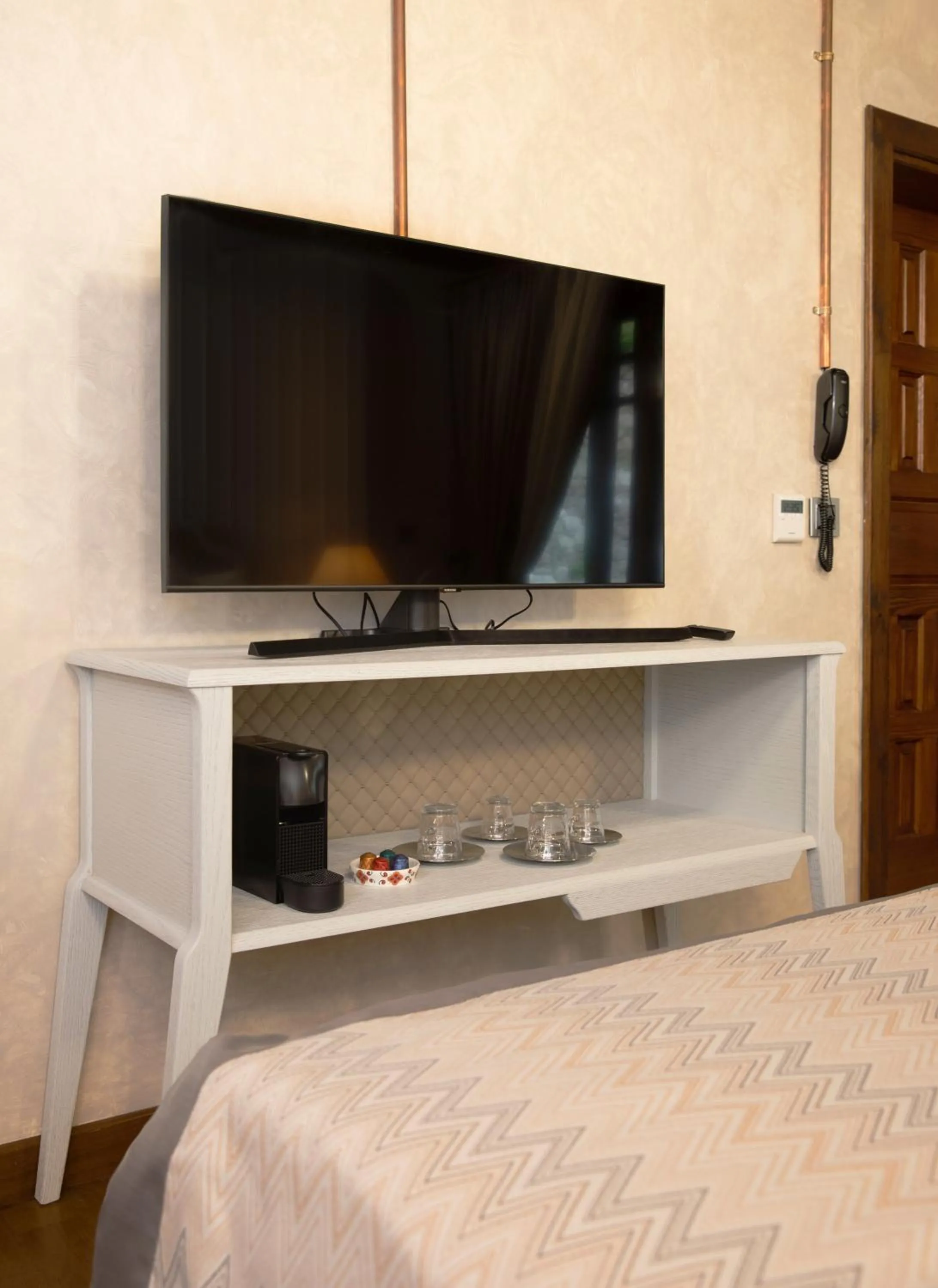 TV and multimedia, Bed in Casa Giallo Managed By Dedeman