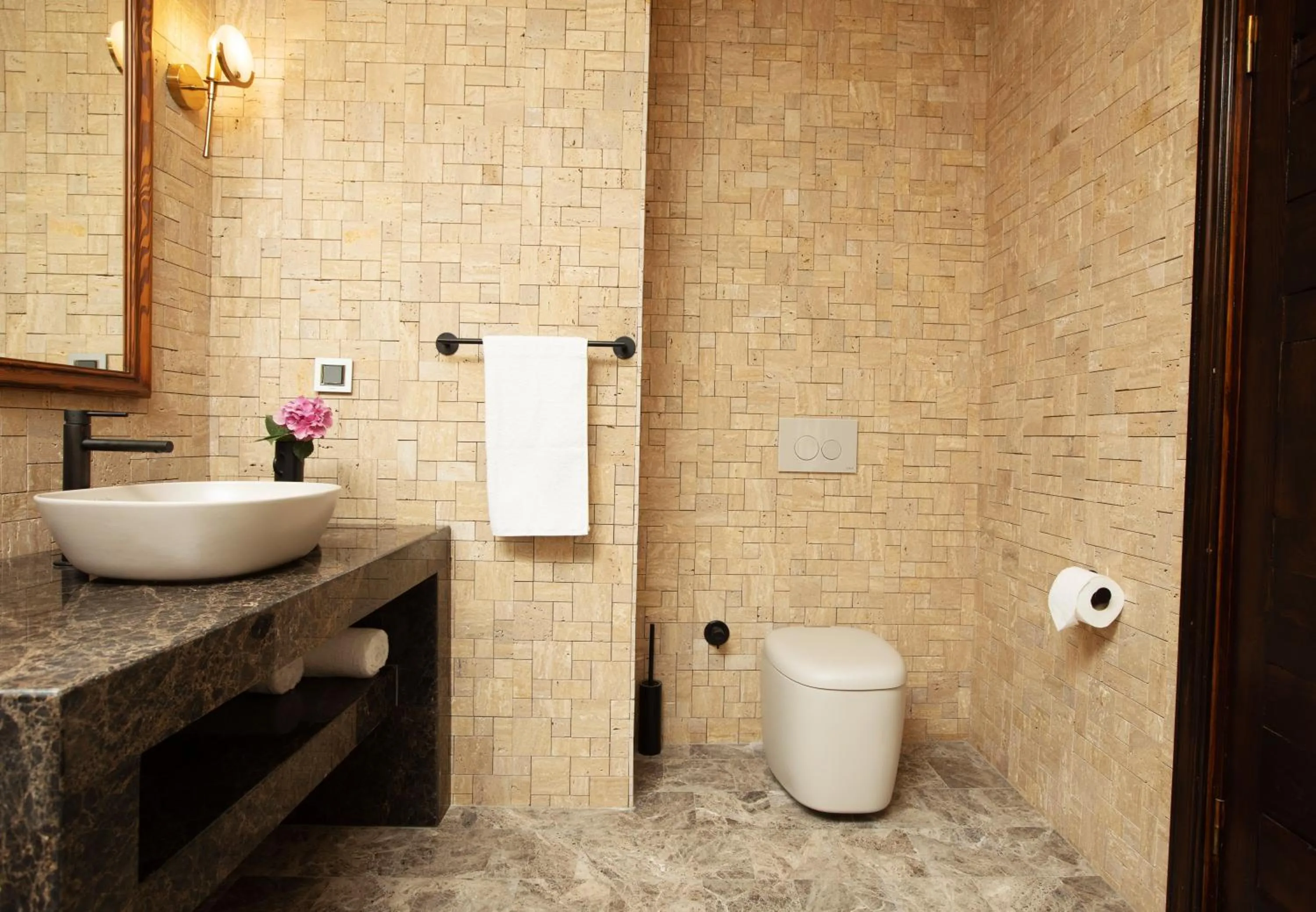 Toilet in Casa Giallo Managed By Dedeman