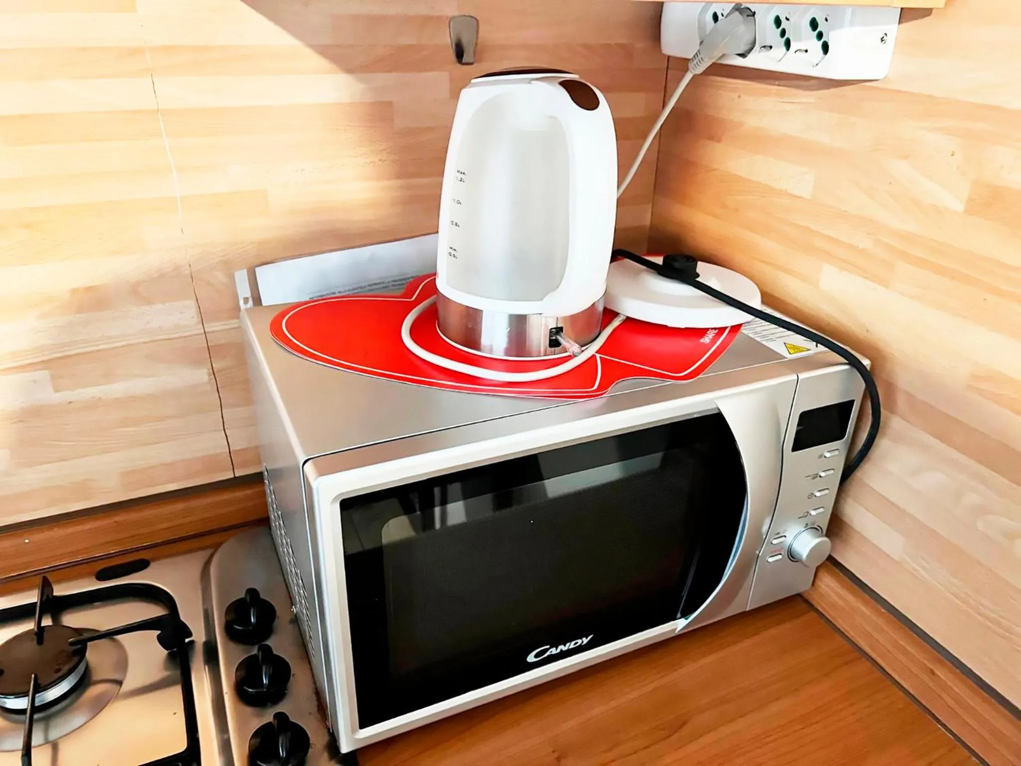 microwave in Il Broletto B&B