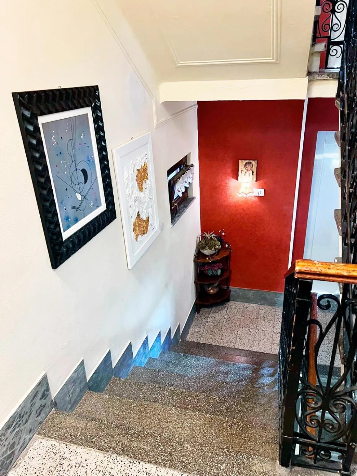 Decorative detail in Il Broletto B&B