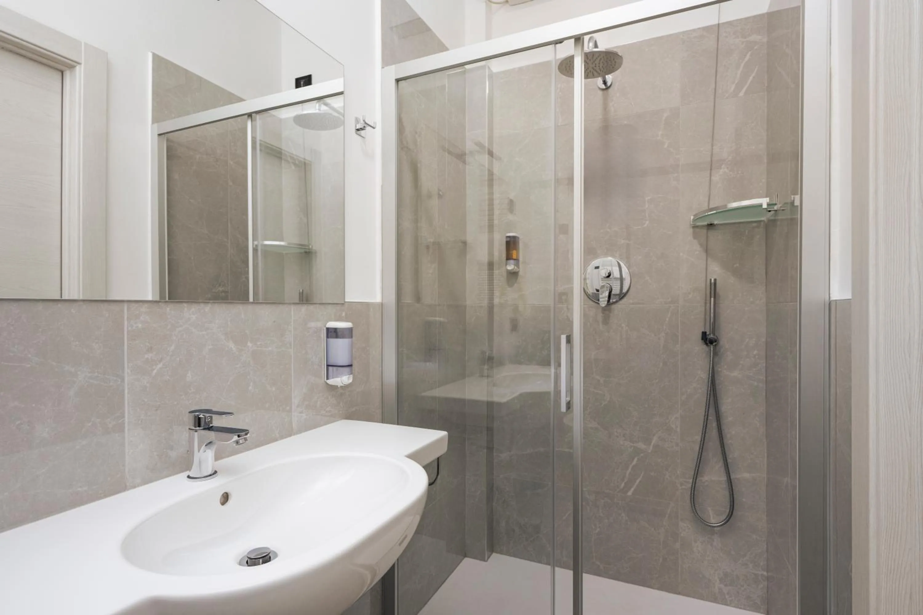 Bathroom in Hotel Mondial