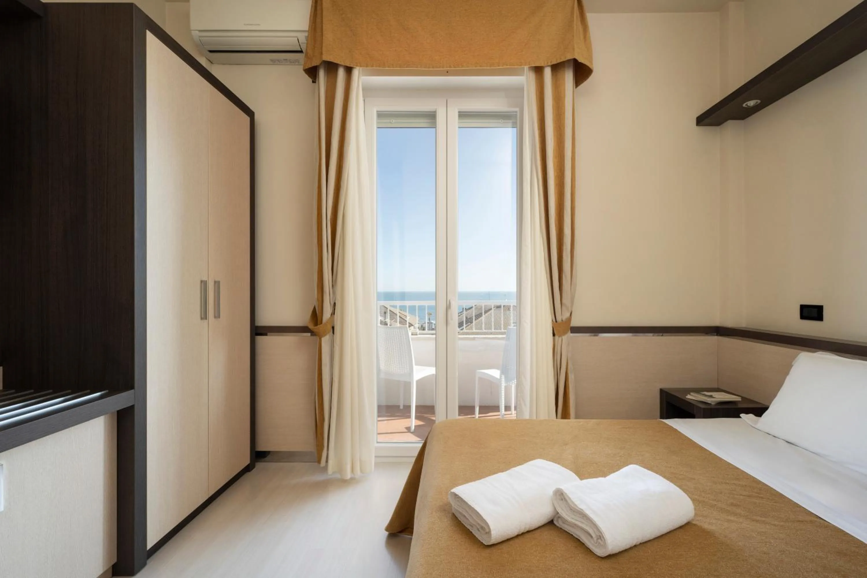 Bed in Hotel Mondial