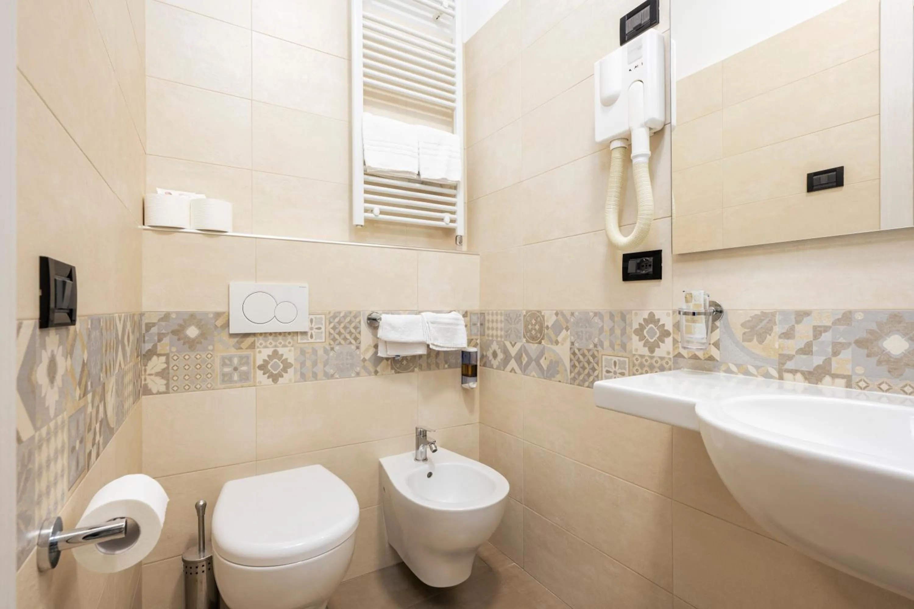 Shower in Hotel Mondial