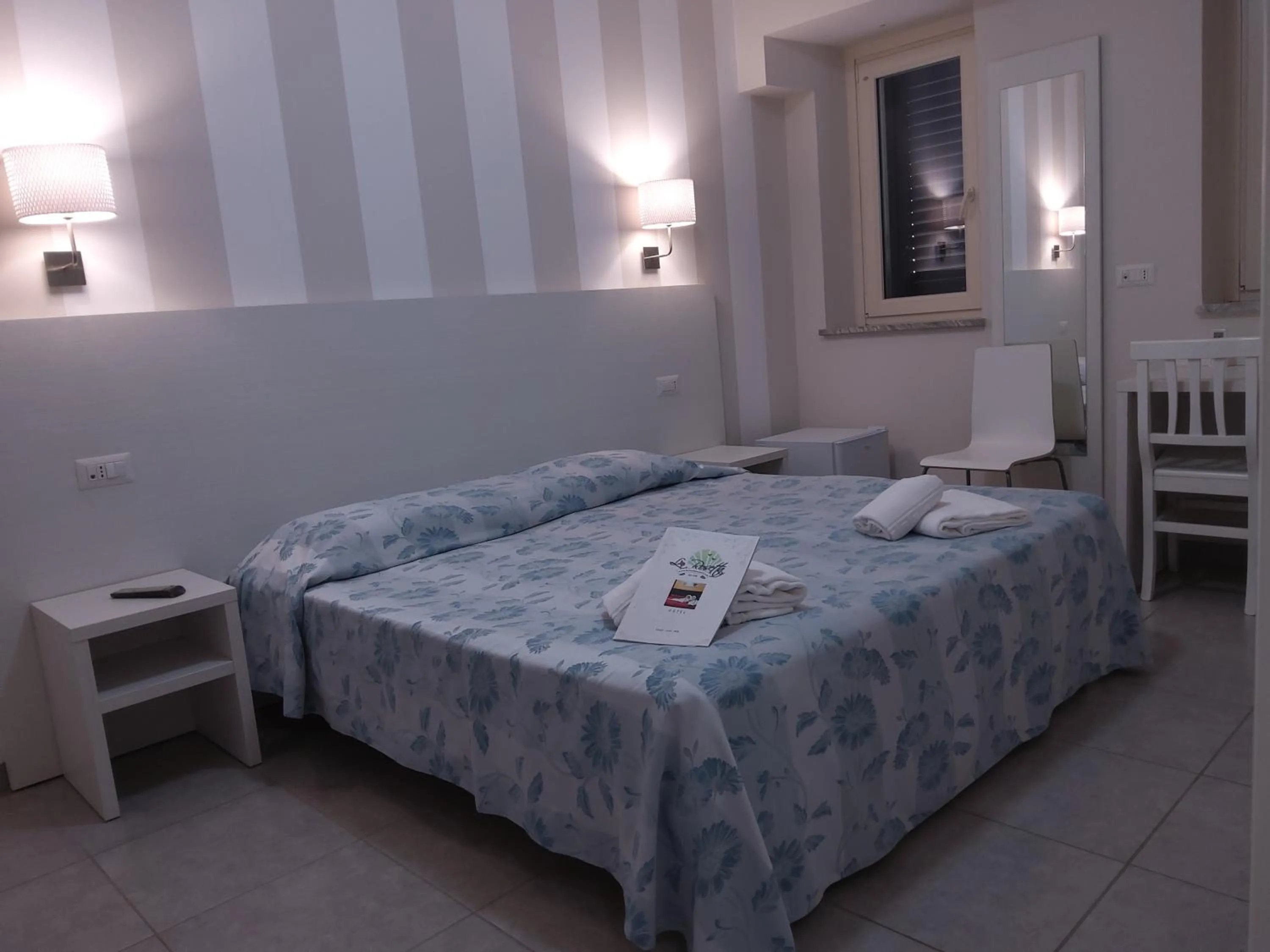 Bedroom, Bed in Hotel La Rosetta Scauri