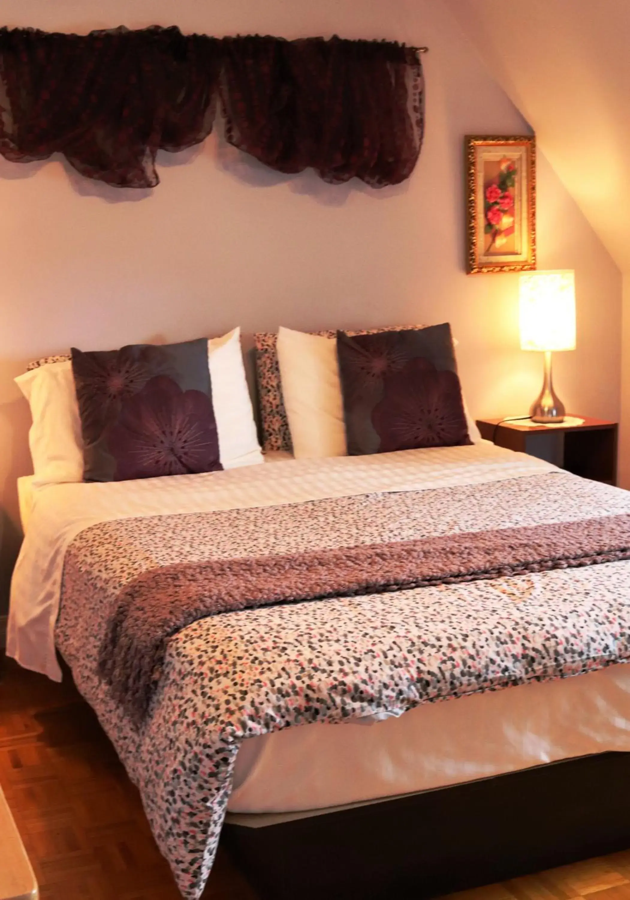 Double Room with Shared Bathroom in Au Gîte de la Chute Double Room with Shared Bathroom in Au Gîte de la Chute