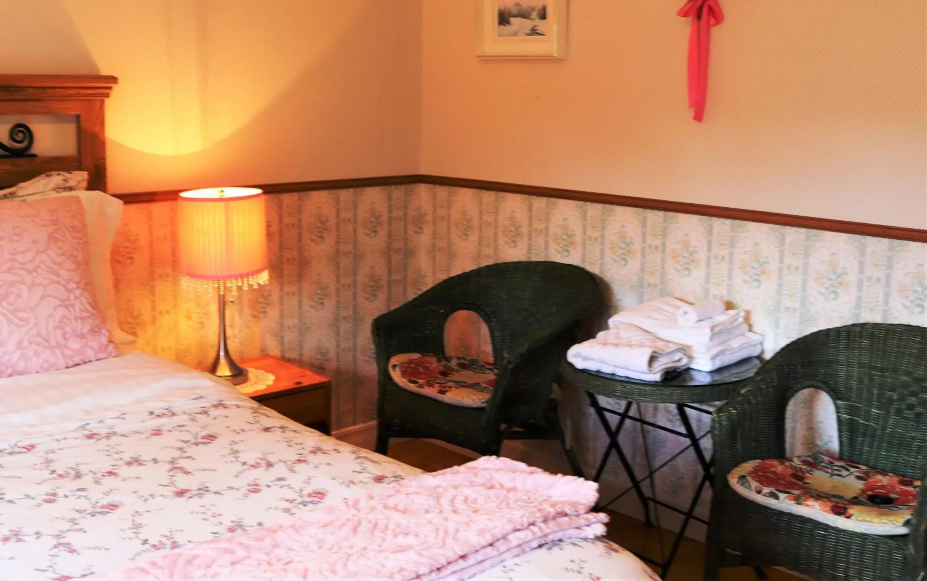 Double Room with Shared Bathroom and Garden View in Au Gîte de la Chute Double Room with Shared Bathroom and Garden View in Au Gîte de la Chute