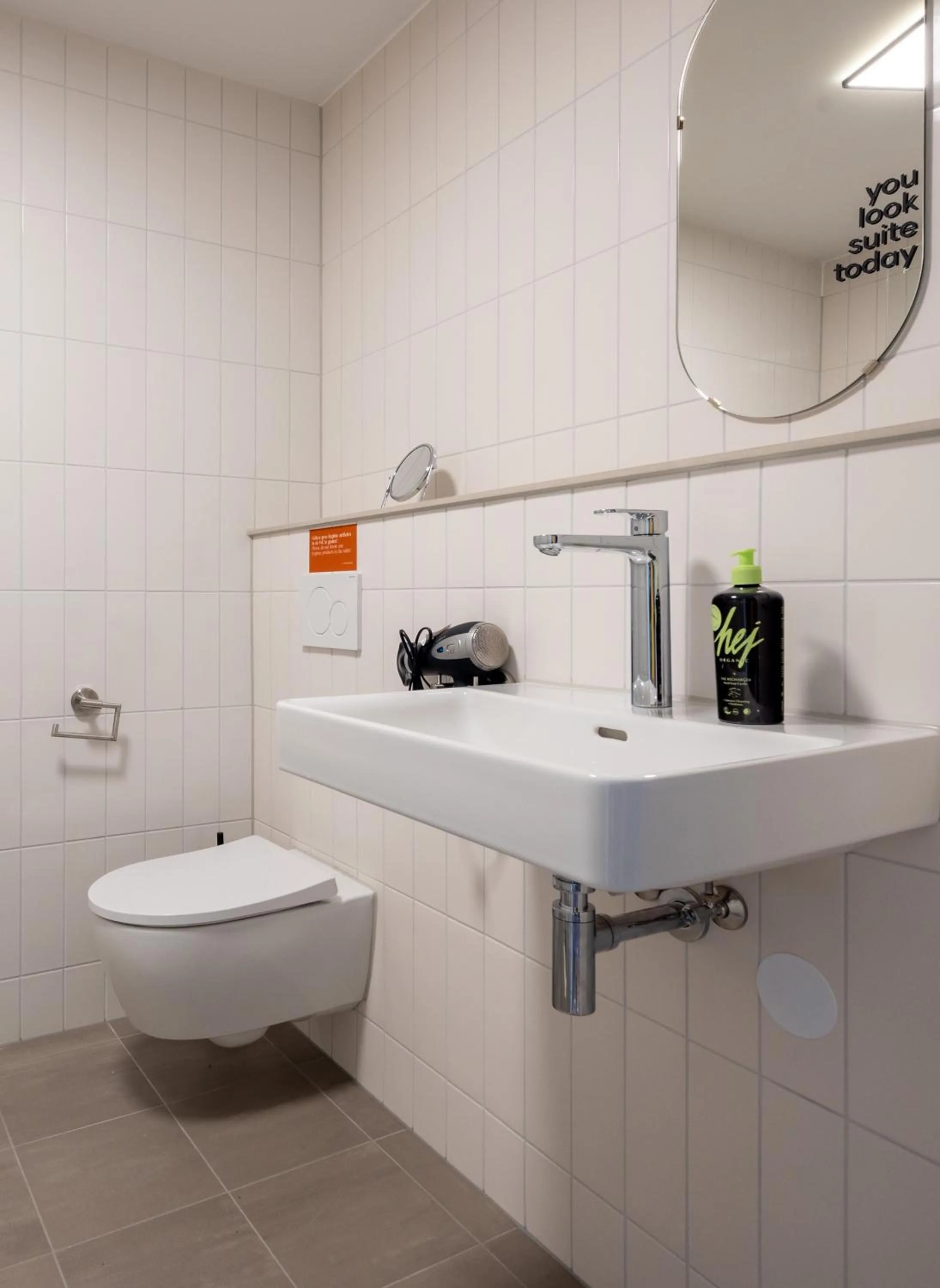 Bathroom in Limehome Eindhoven Gashouder