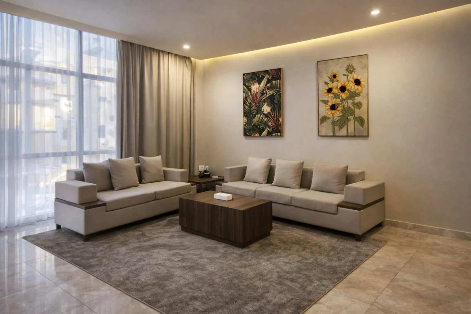 Communal lounge/ TV room in Eliana Hotel