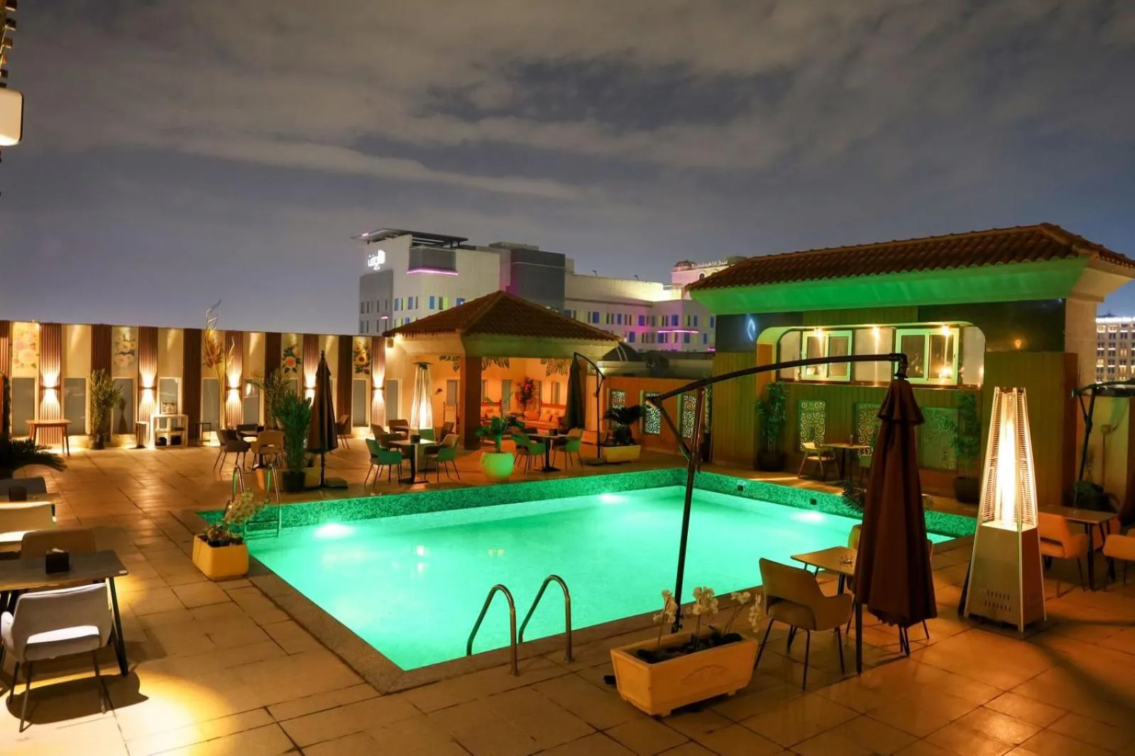 Restaurant/places to eat in Eliana Hotel