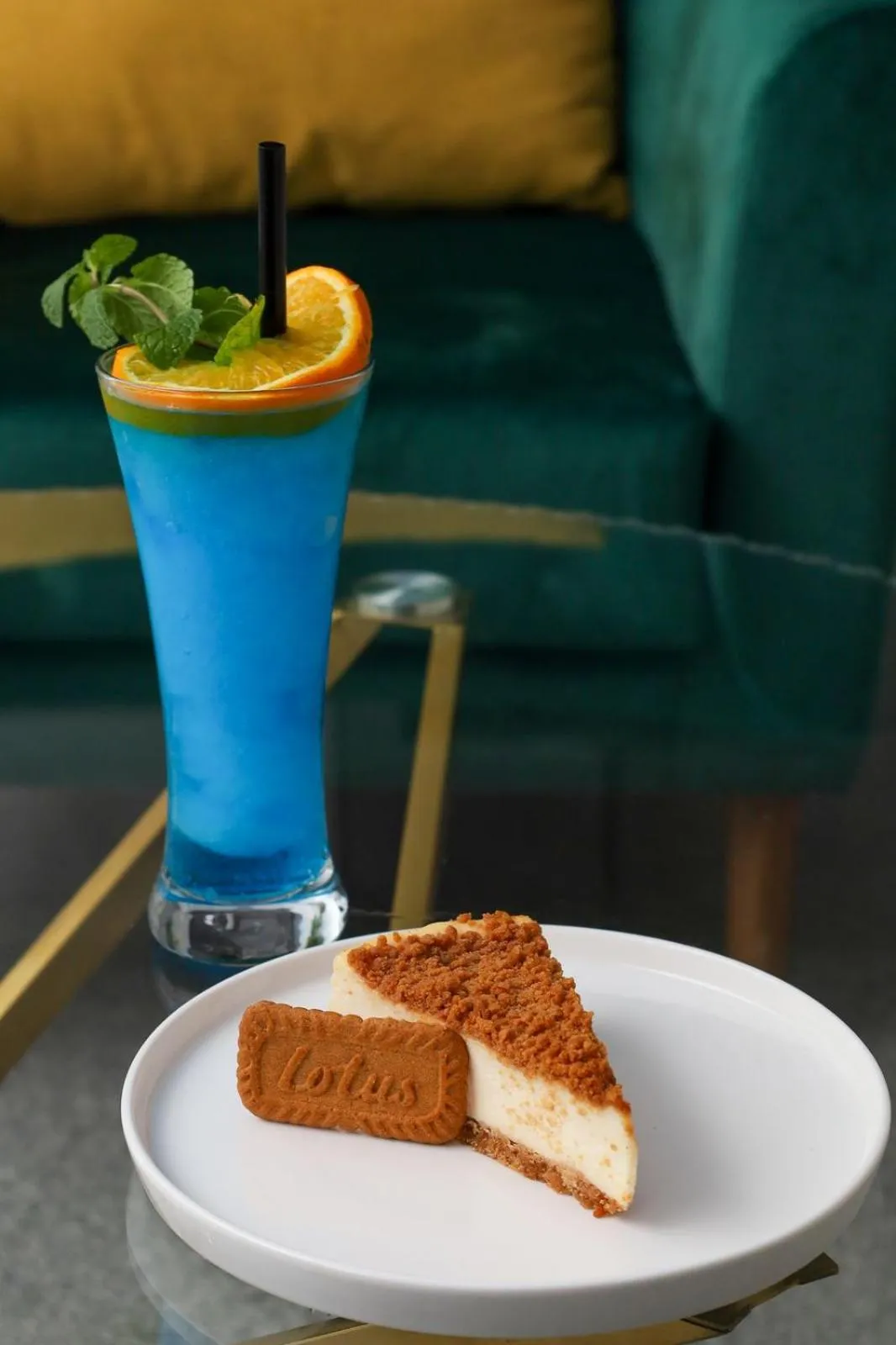 Restaurant/places to eat in Eliana Hotel