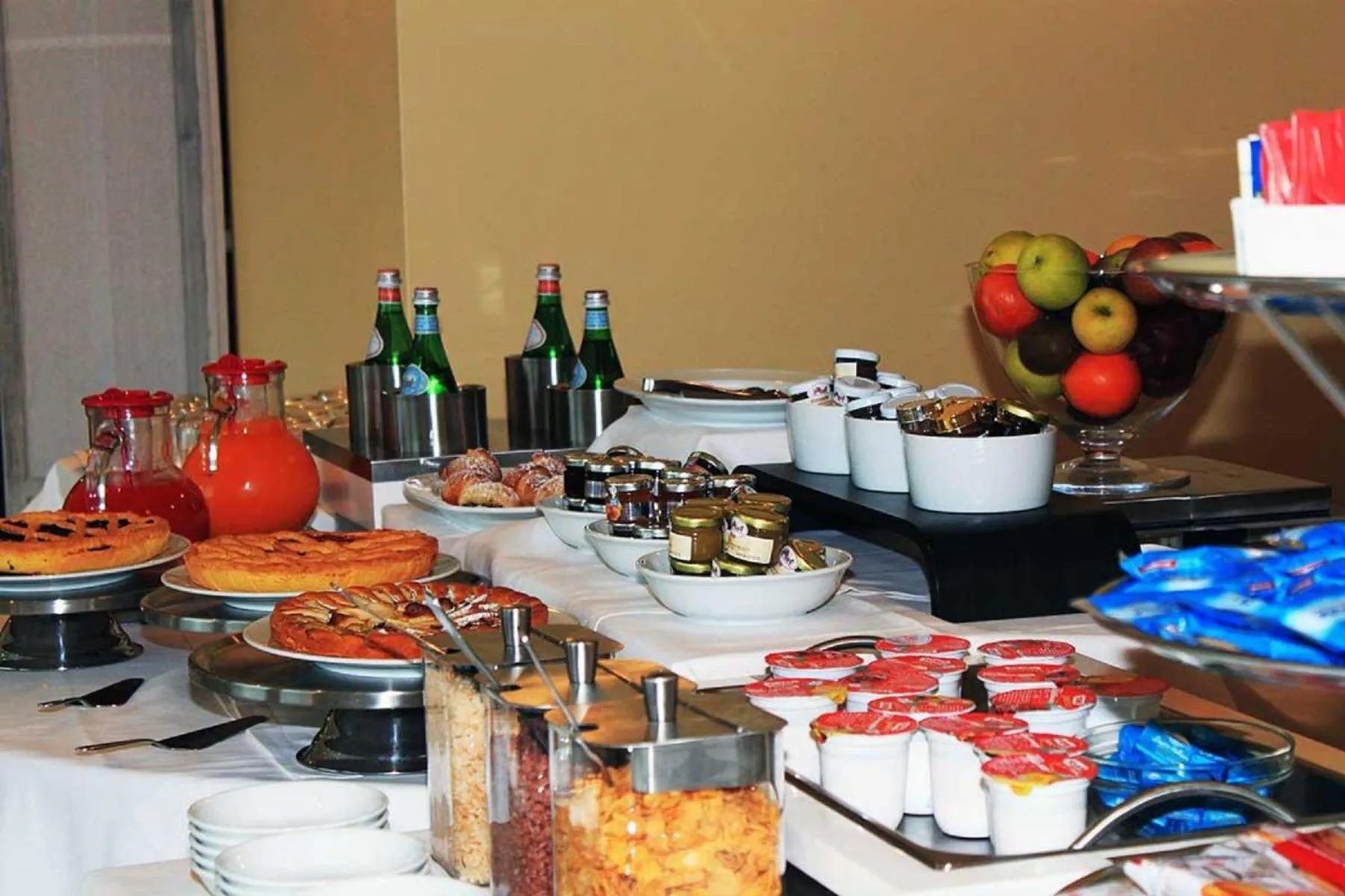 Buffet breakfast in Relais Sans Soucis & Spa