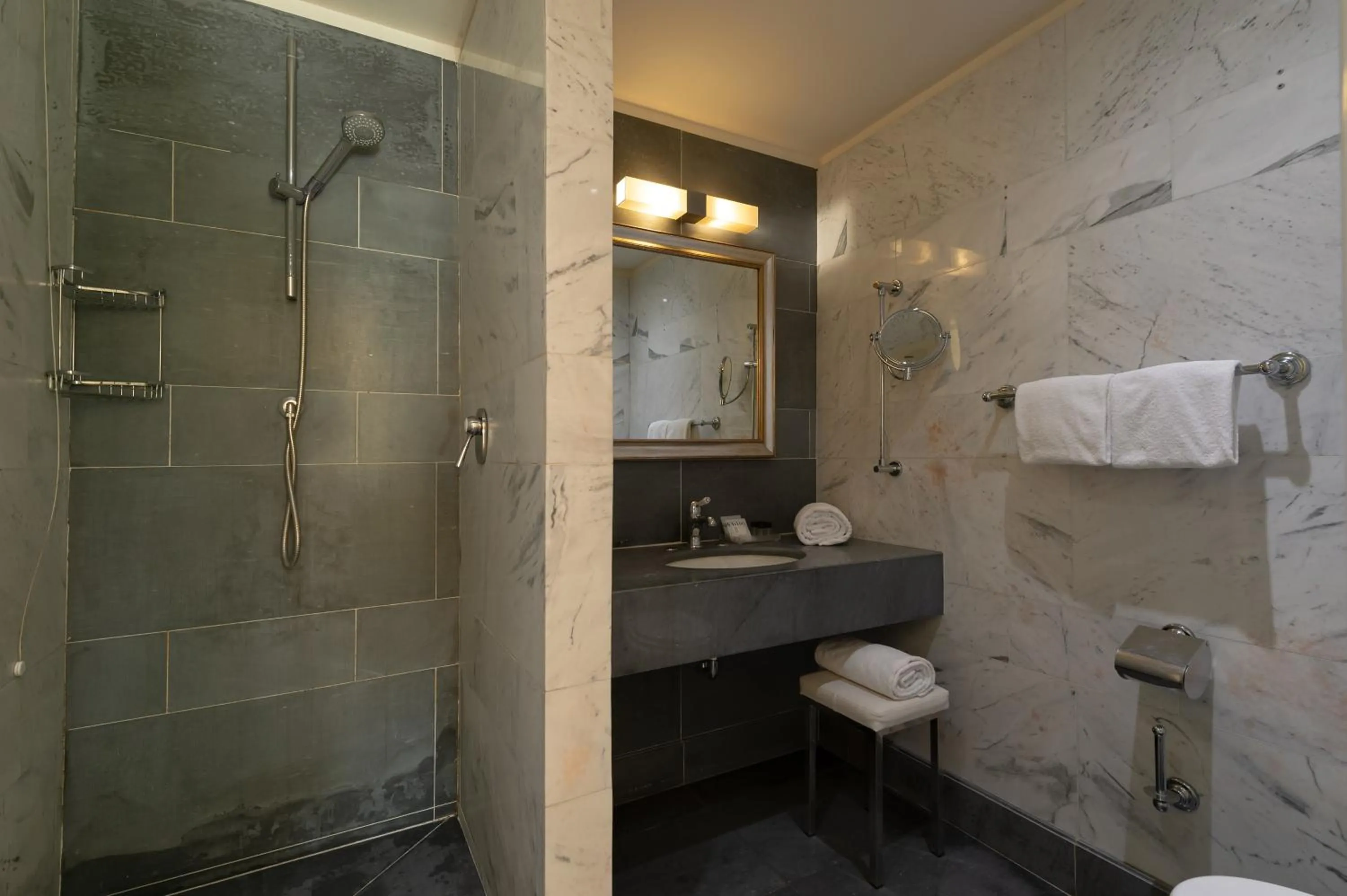 Bathroom in Hotel Principe Torlonia