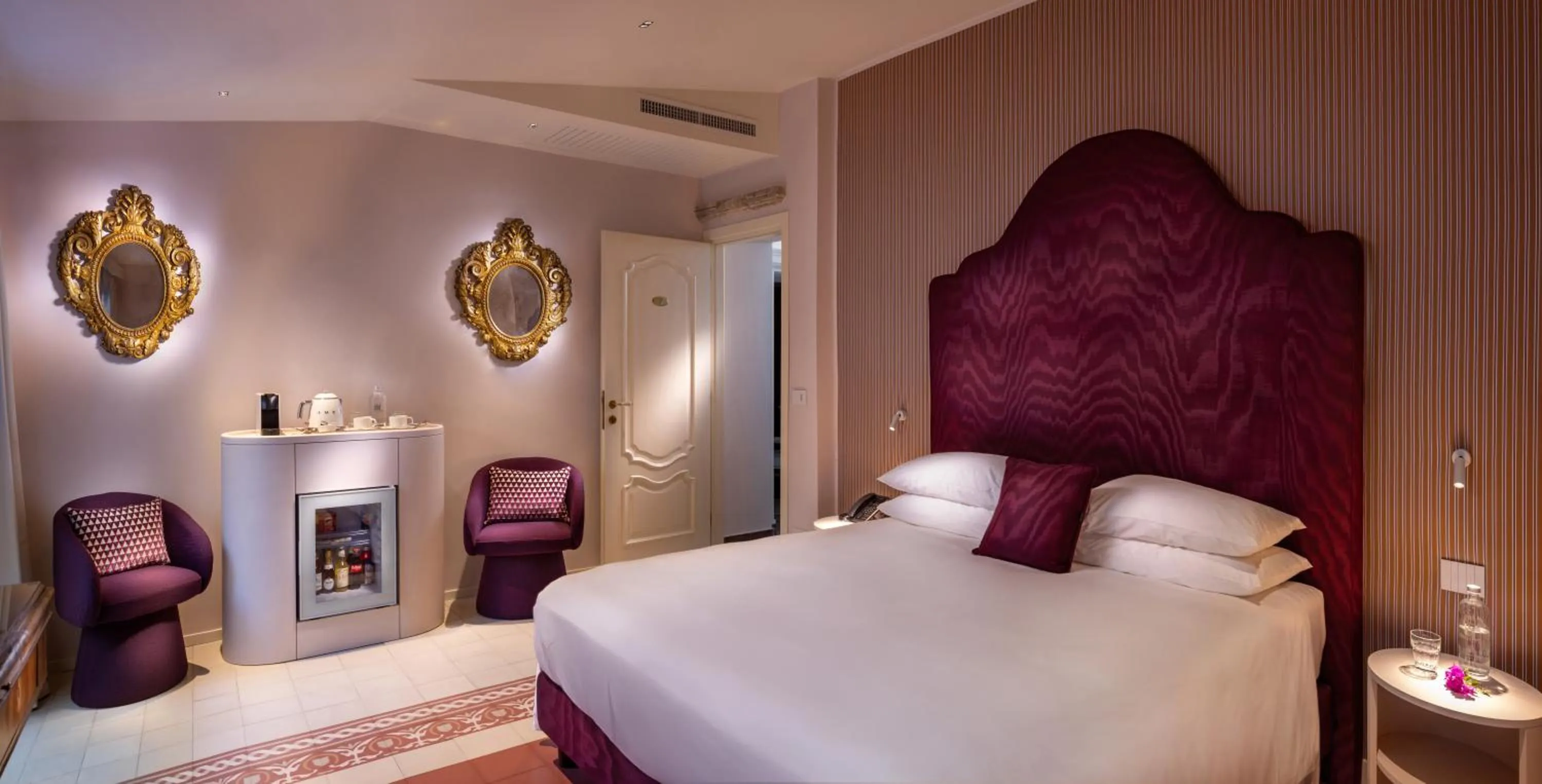 Bedroom, Bed in Hotel Villa Taormina