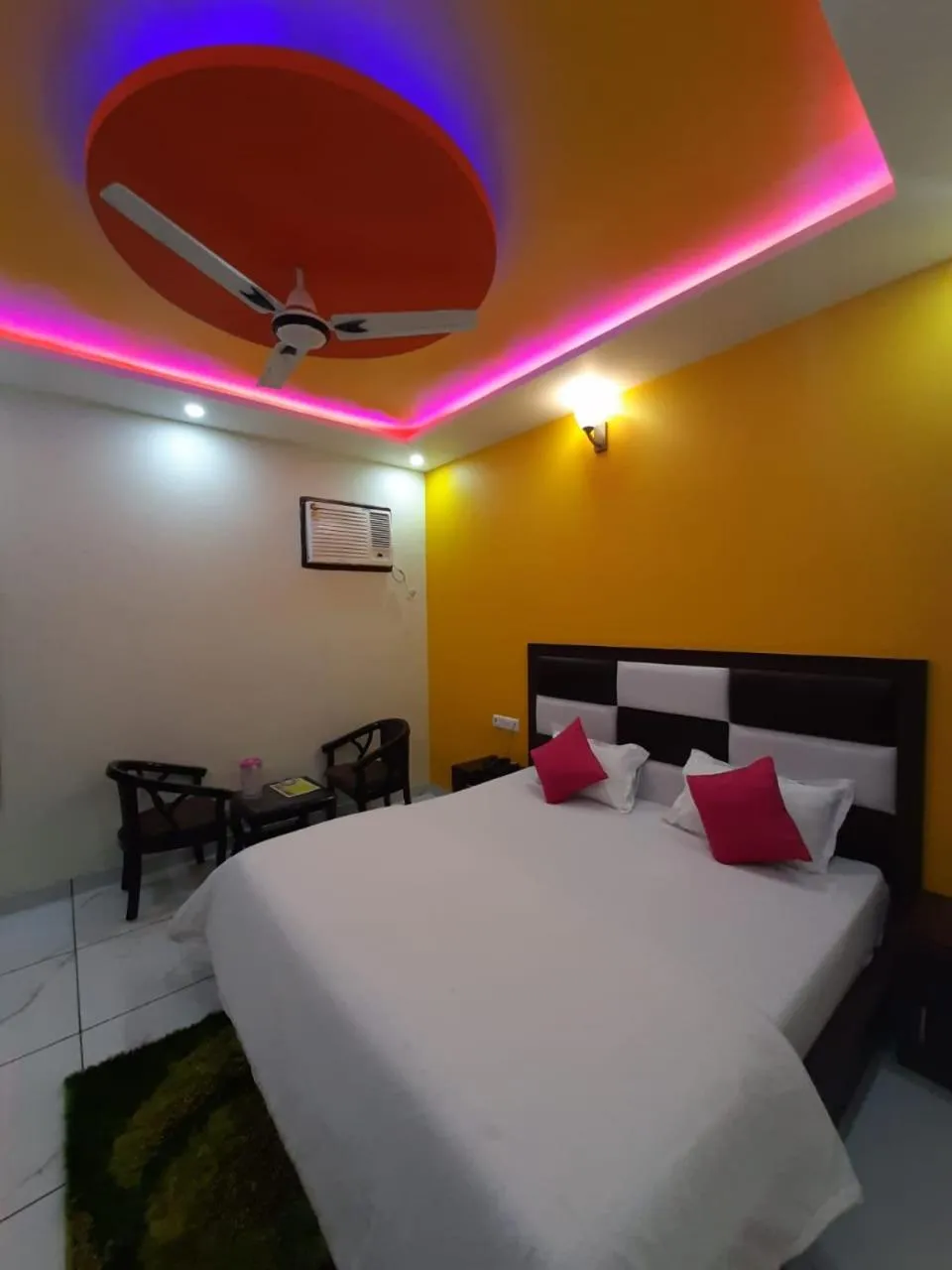 Photo of the whole room, Bed in AK Residency