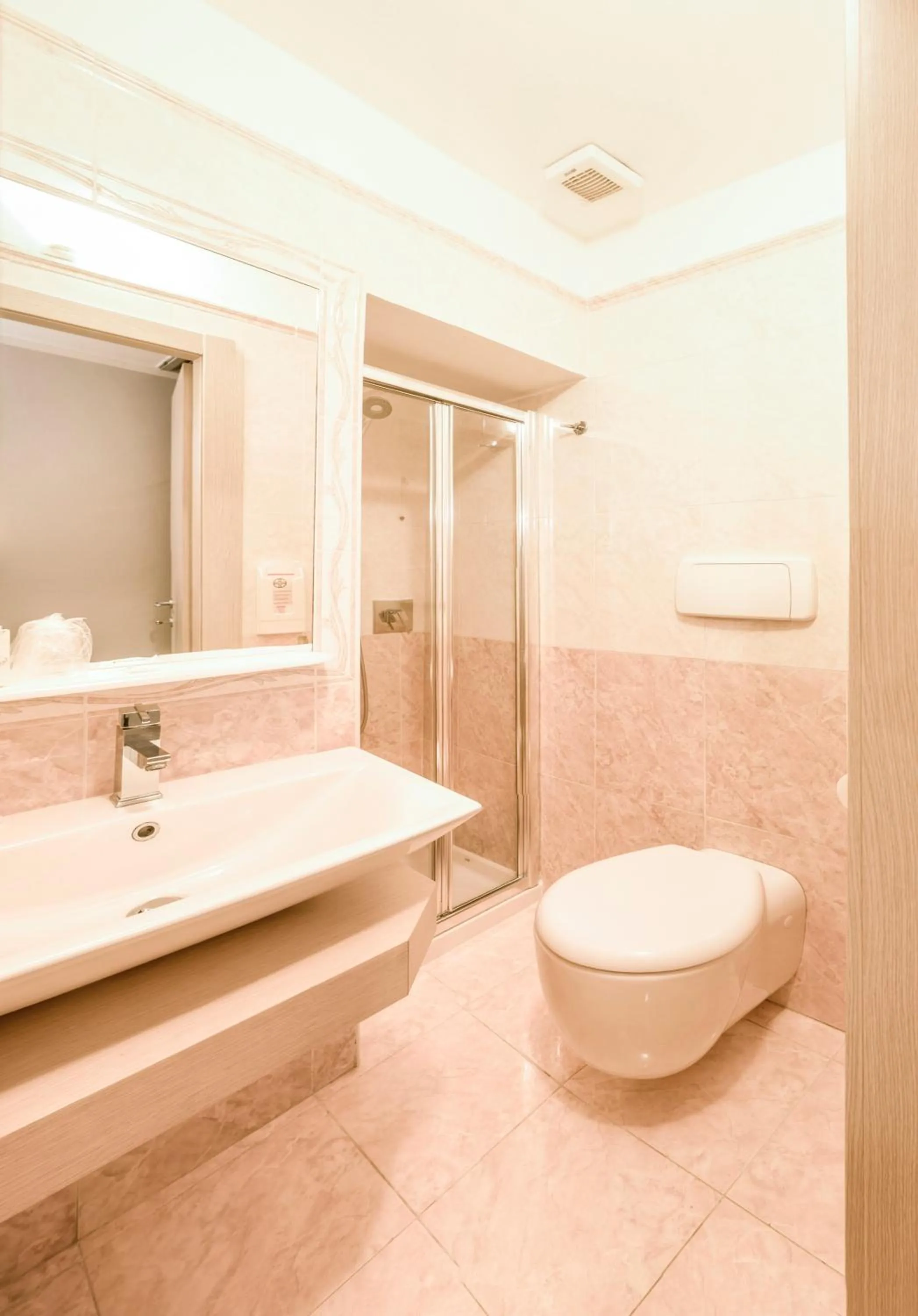 Shower in Hotel Brianza