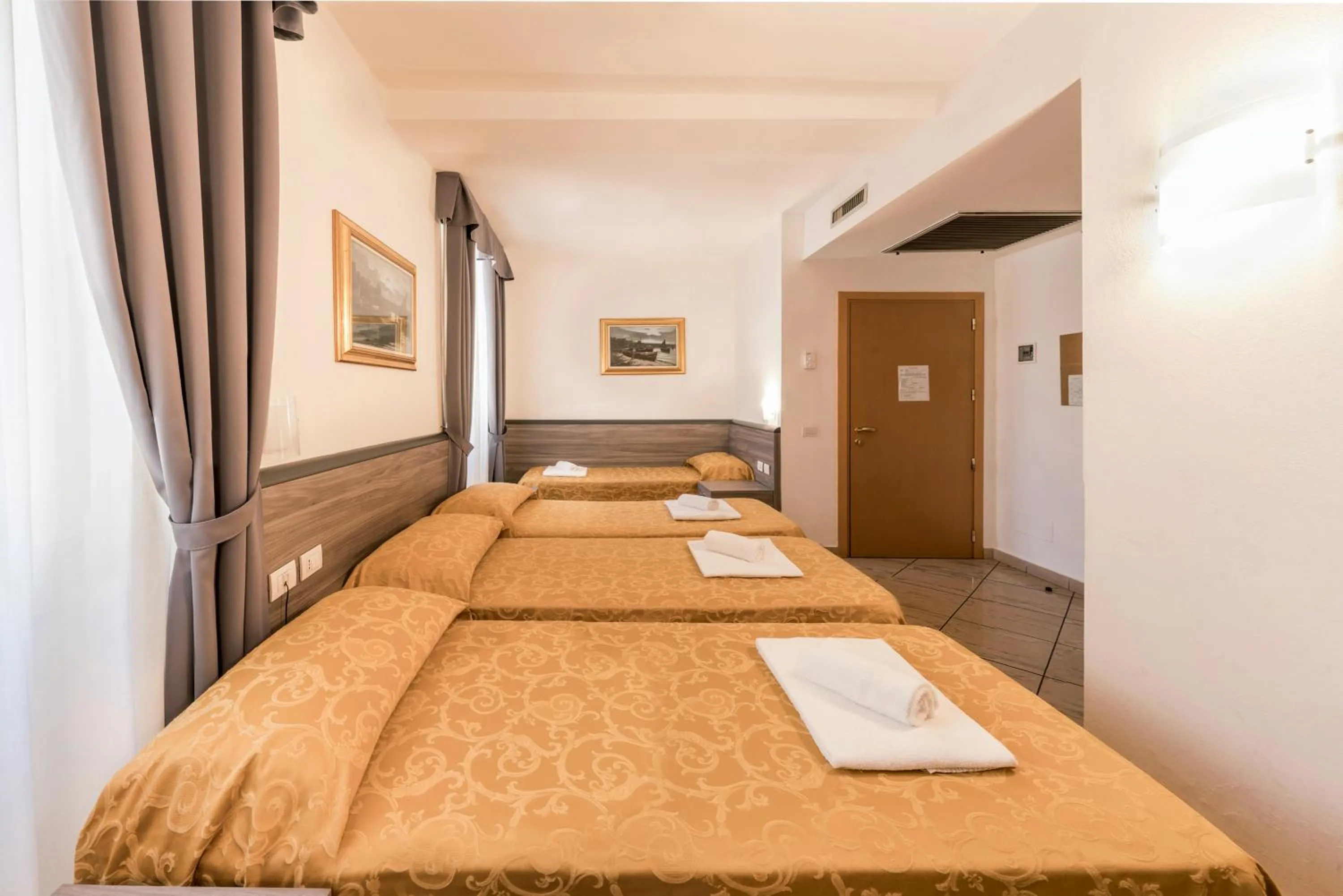 Bedroom, Bed in Hotel Brianza