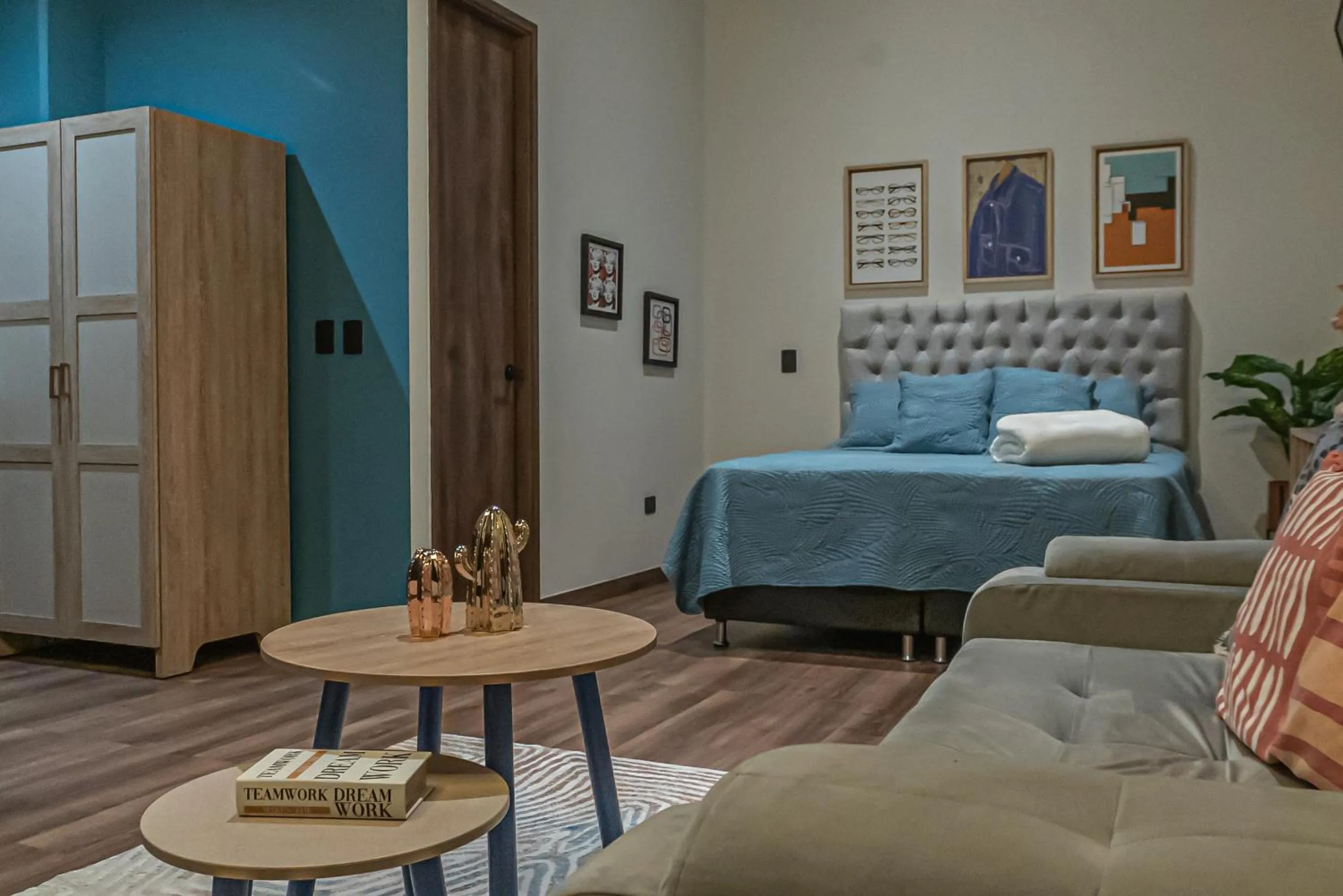 Decorative detail, Bed in Royal Living Poblado