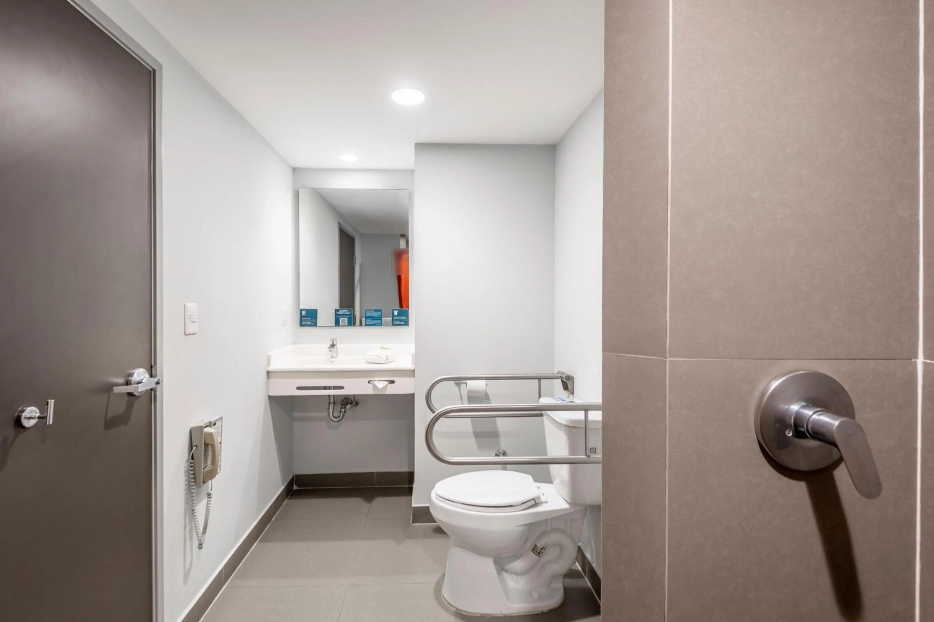Bathroom in City Express Junior by Marriott Ciudad del Carmen Aeropuerto