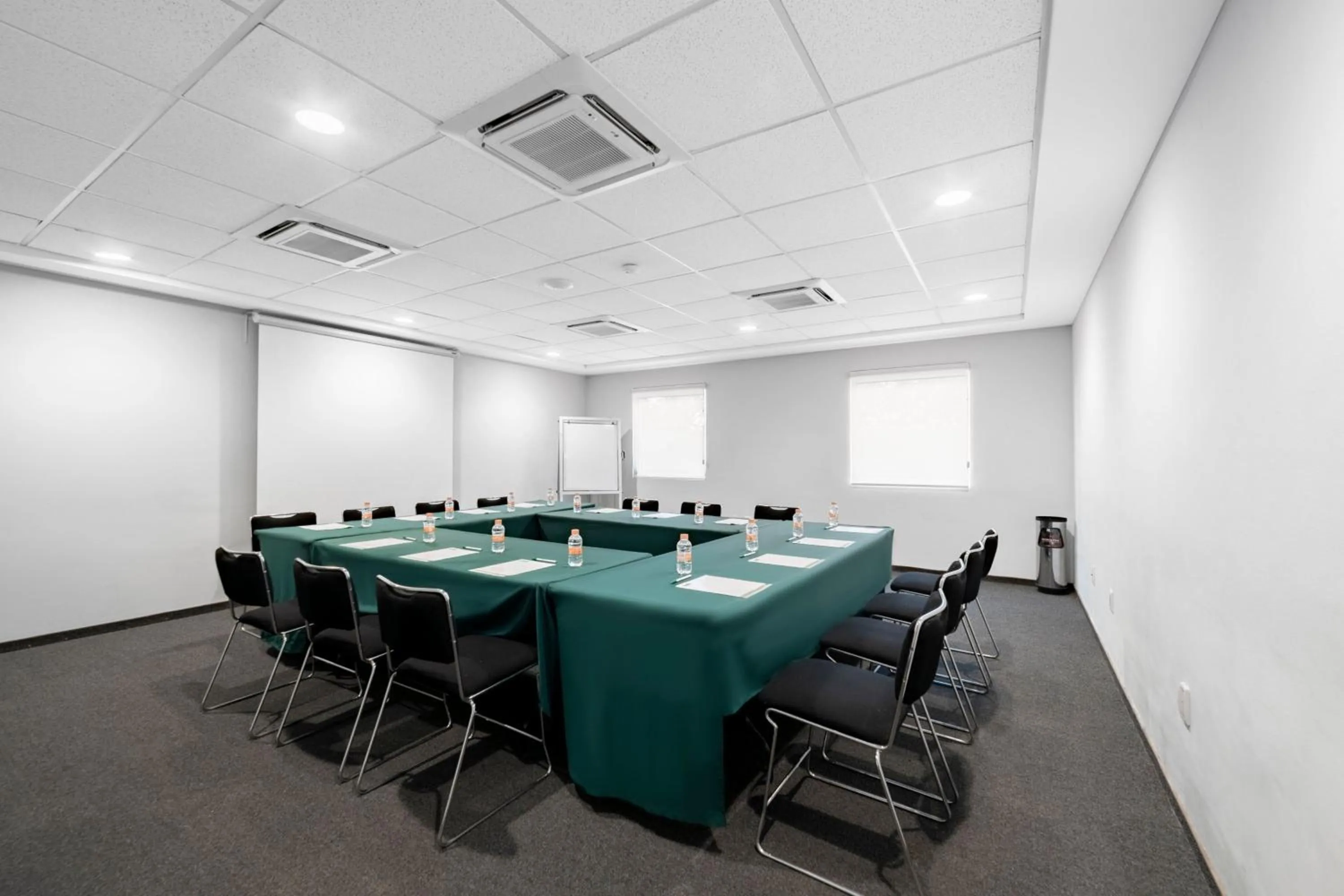 Meeting/conference room in City Express Junior by Marriott Ciudad del Carmen Aeropuerto