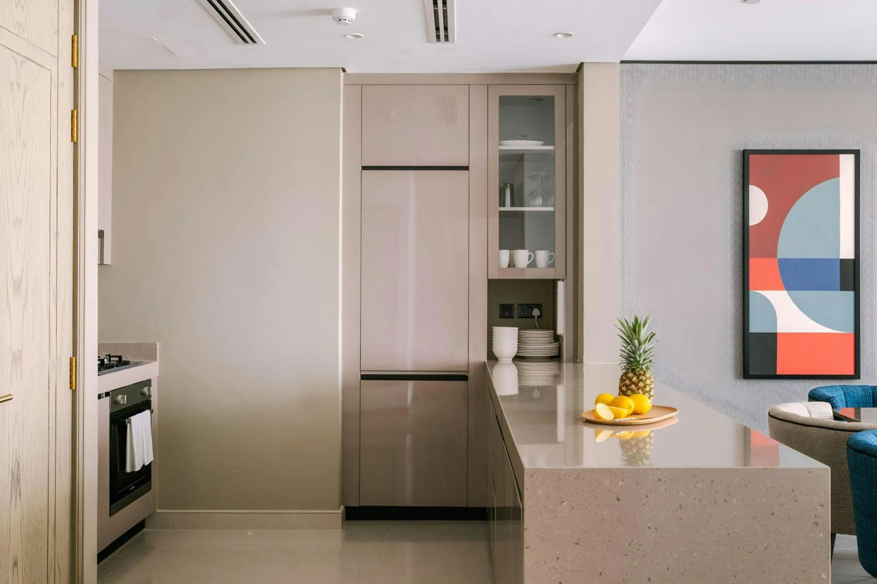 Kitchen or kitchenette in Sonder by Marriott Bonvoy Business Bay Apartments